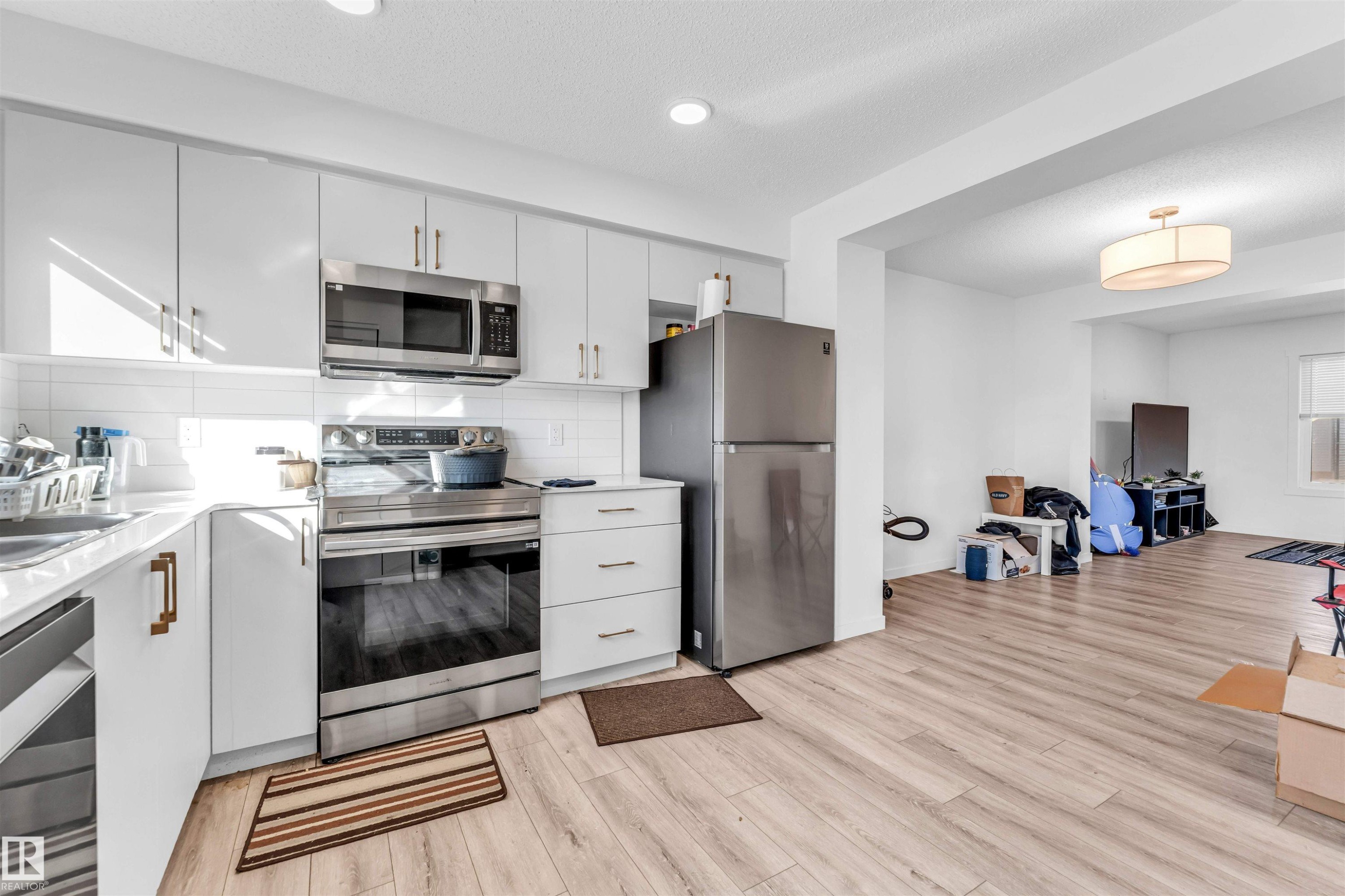 1106 Aster Boulevard, Edmonton, AB - Indoor Photo Showing Kitchen With Stainless Steel Kitchen