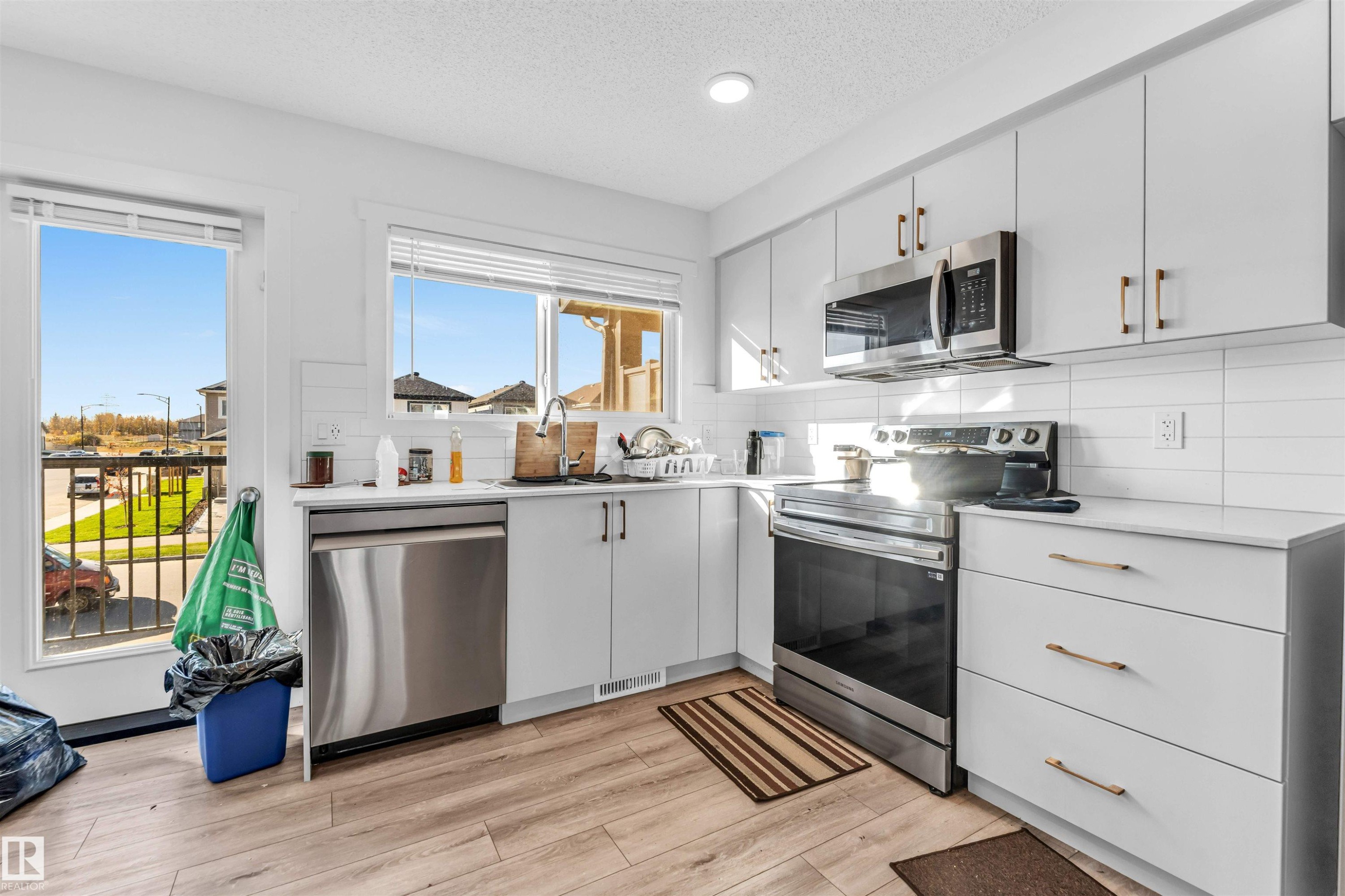 1106 Aster Boulevard, Edmonton, AB - Indoor Photo Showing Kitchen