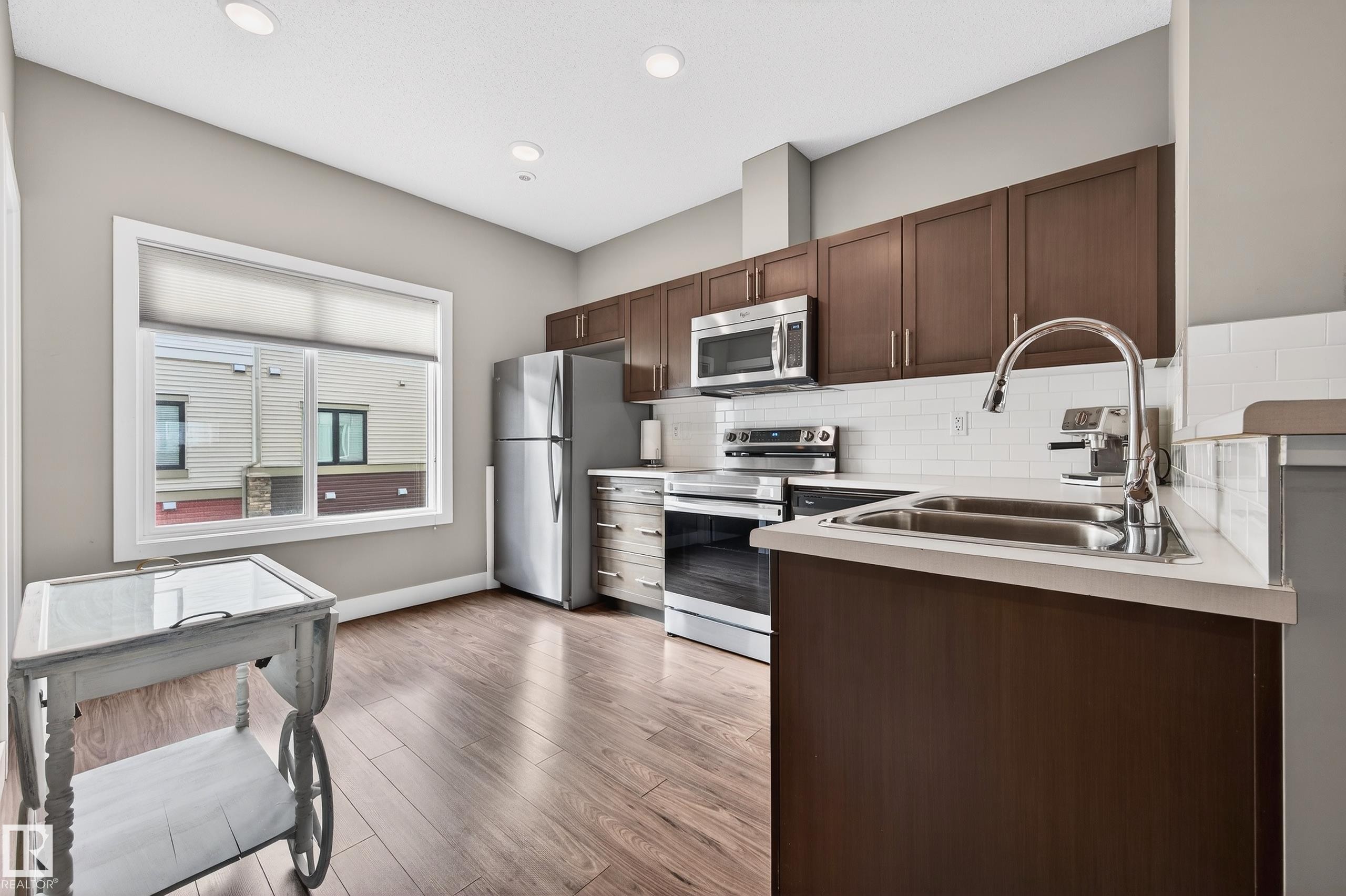 33 804 Welsh Drive, Edmonton, AB - Indoor Photo Showing Kitchen With Double Sink With Upgraded Kitchen