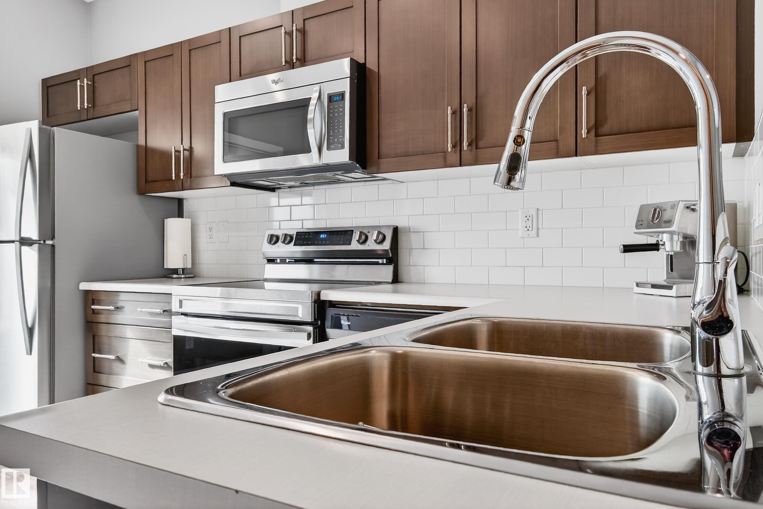 33 804 Welsh Drive, Edmonton, AB - Indoor Photo Showing Kitchen With Double Sink