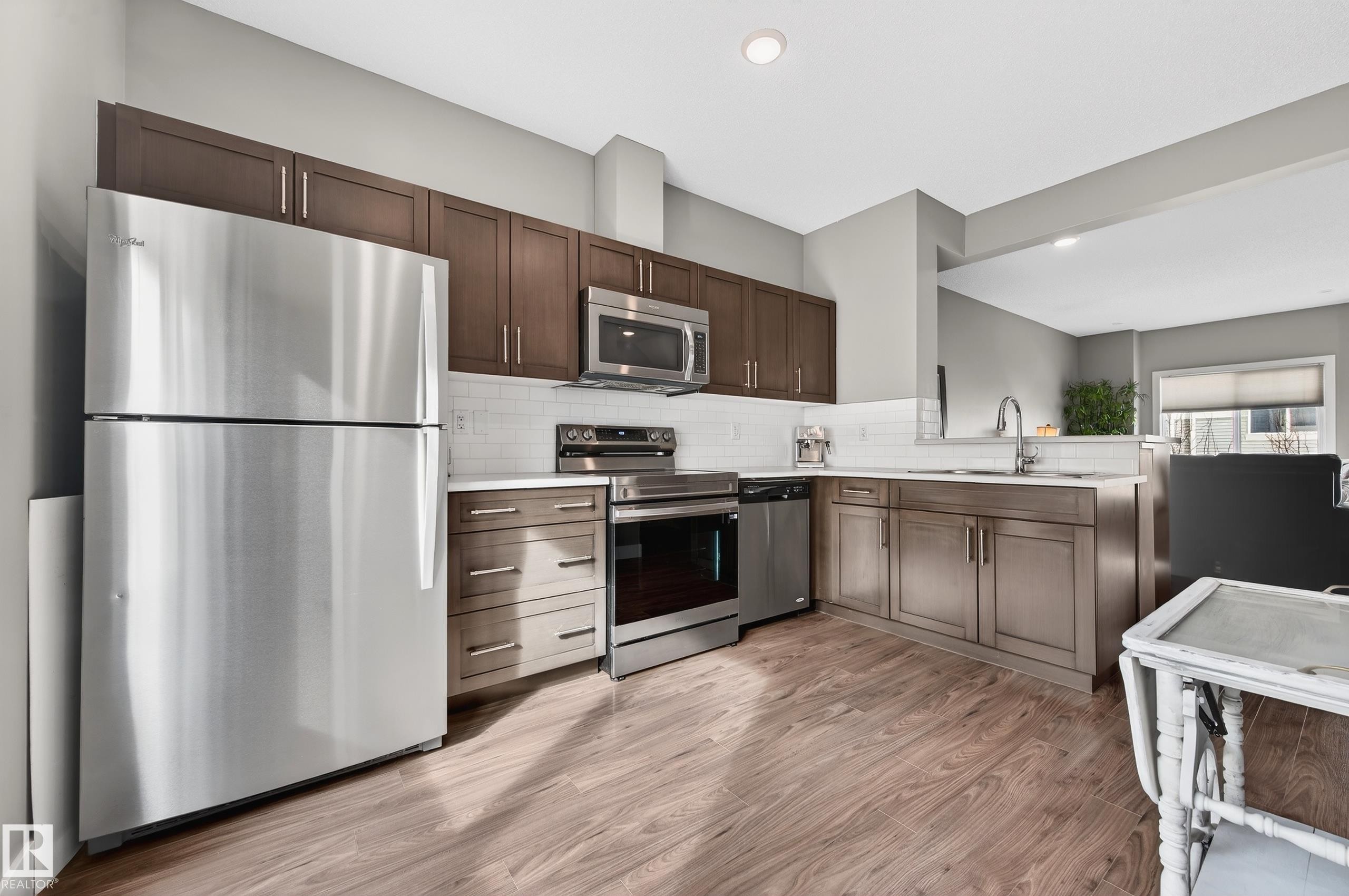 33 804 Welsh Drive, Edmonton, AB - Indoor Photo Showing Kitchen With Upgraded Kitchen