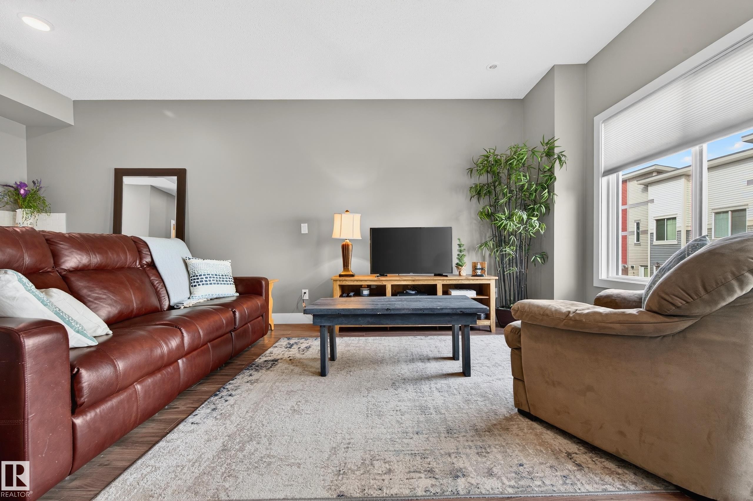 33 804 Welsh Drive, Edmonton, AB - Indoor Photo Showing Living Room