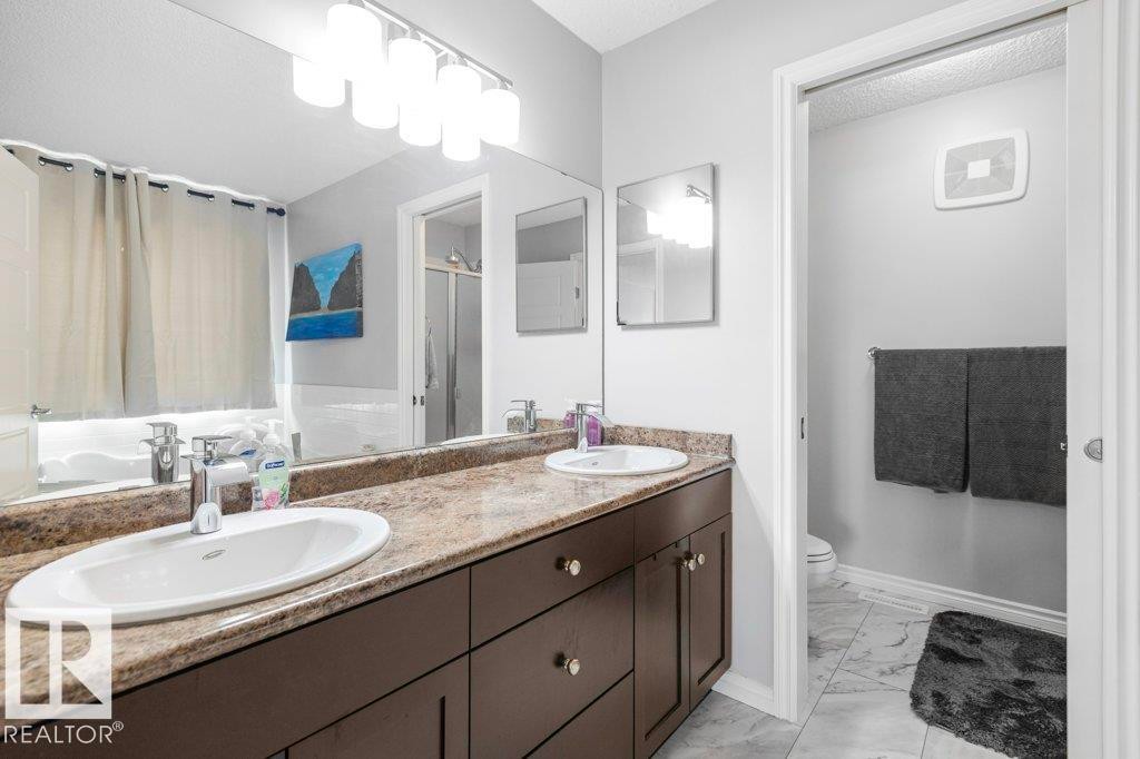 6105 17A Avenue, Edmonton, AB - Indoor Photo Showing Bathroom