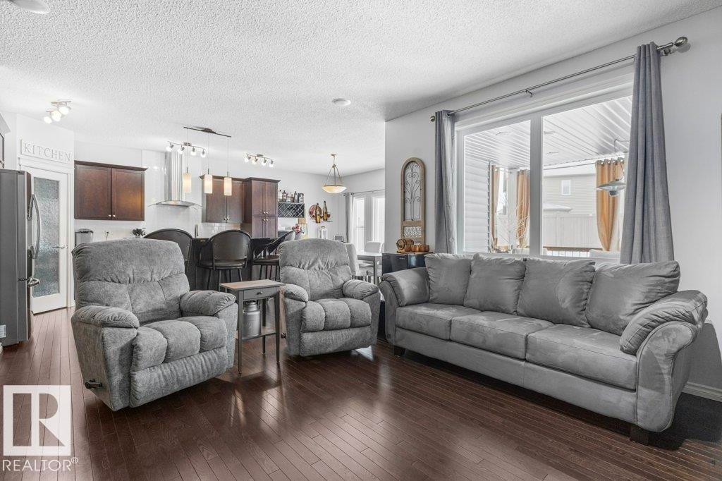 6105 17A Avenue, Edmonton, AB - Indoor Photo Showing Living Room