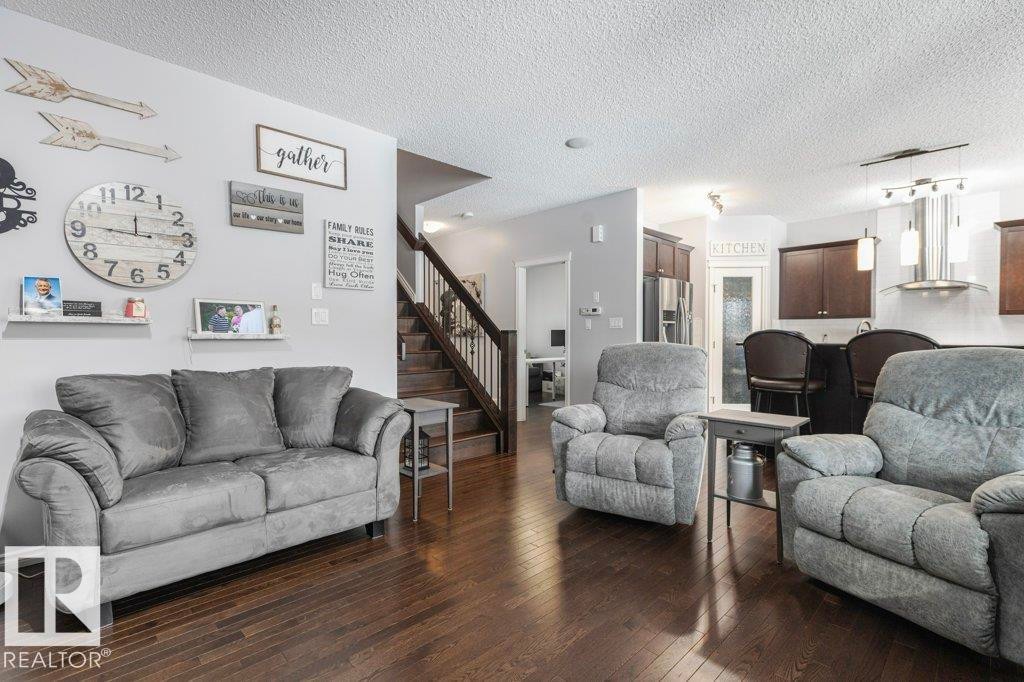 6105 17A Avenue, Edmonton, AB - Indoor Photo Showing Living Room
