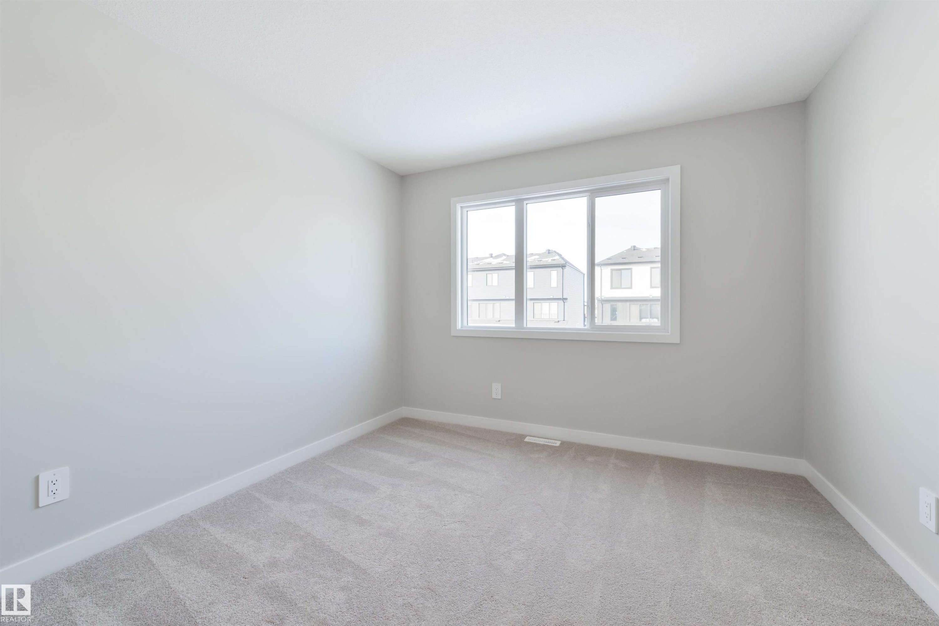 13 Cobblestone Gate, Spruce Grove, AB - Indoor Photo Showing Other Room