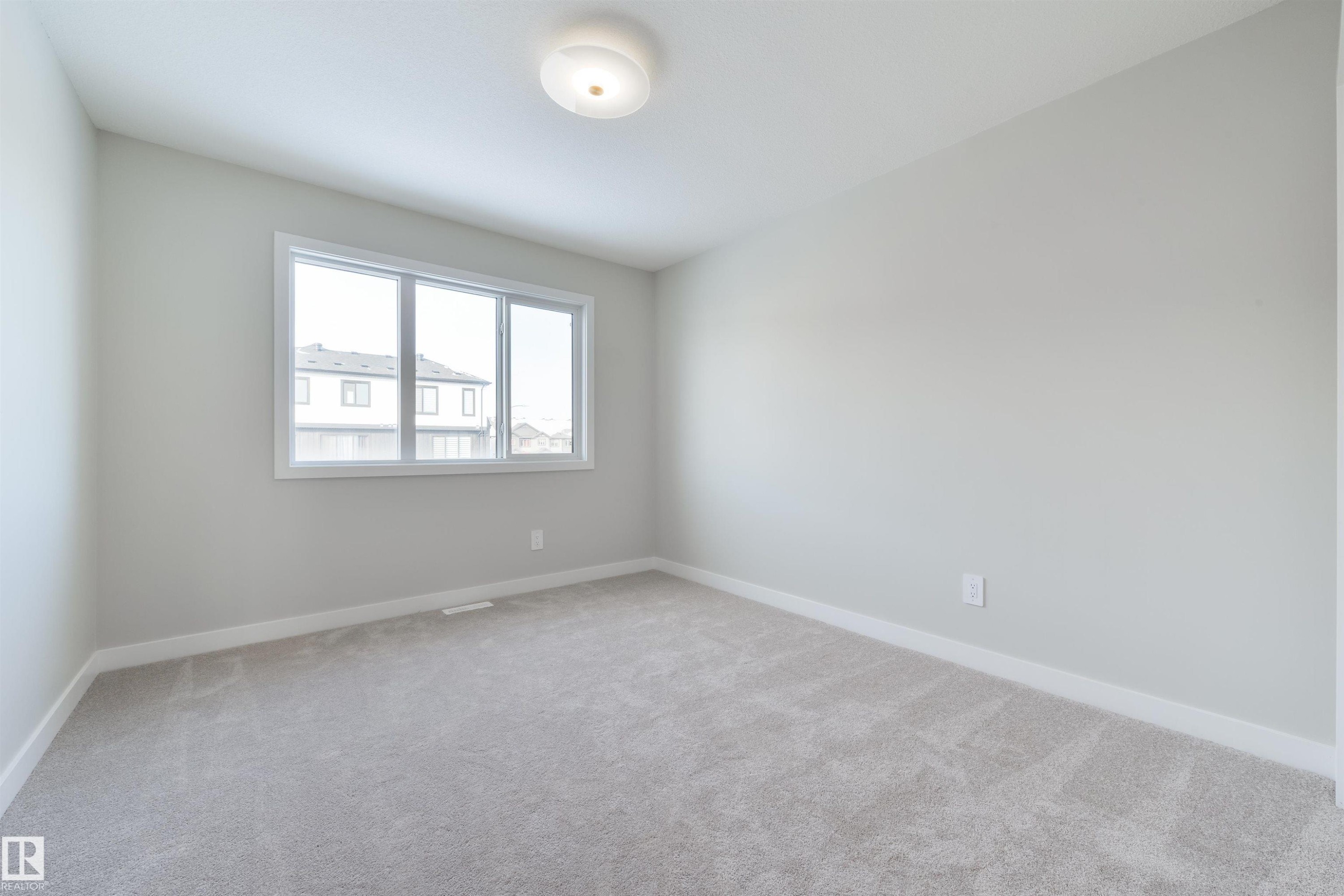 13 Cobblestone Gate, Spruce Grove, AB - Indoor Photo Showing Other Room