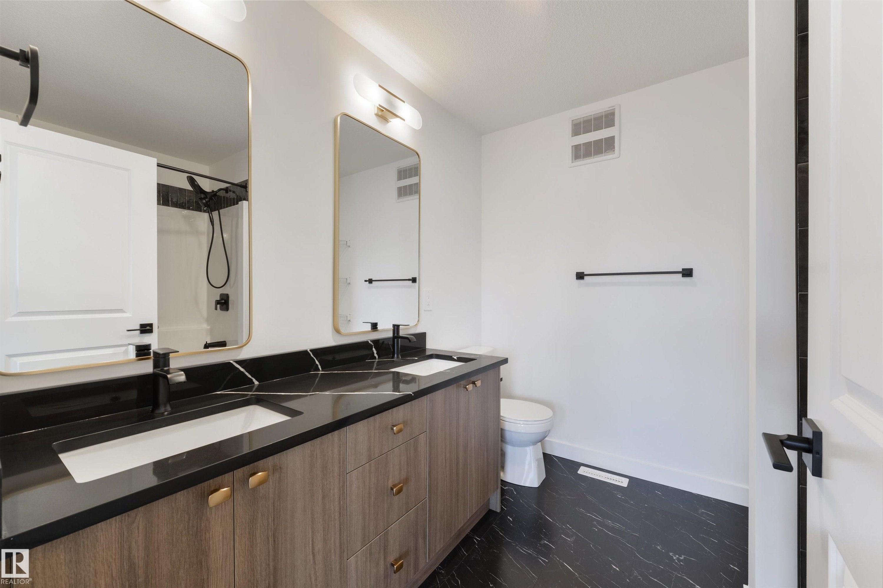 13 Cobblestone Gate, Spruce Grove, AB - Indoor Photo Showing Bathroom
