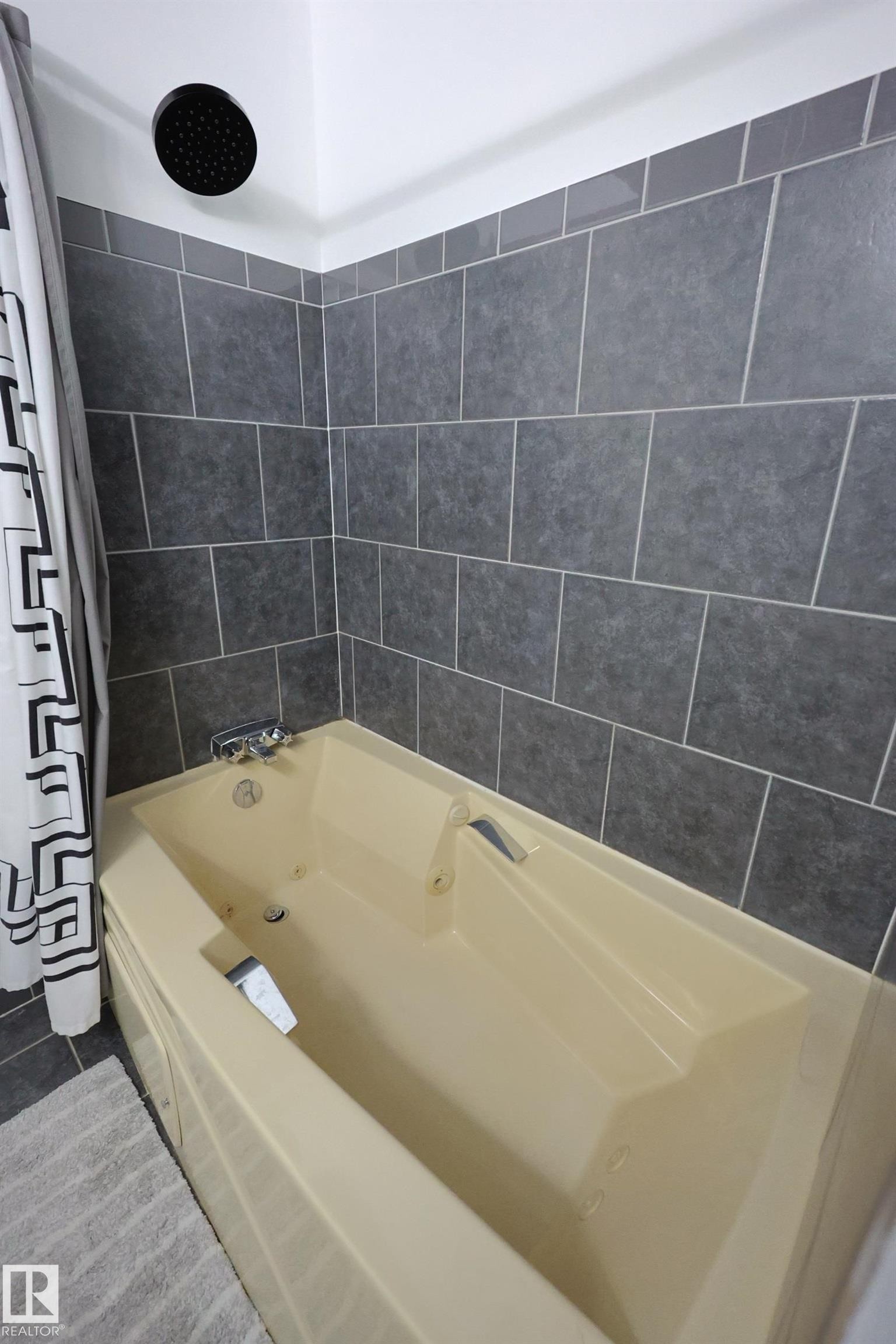 37 Armstrong Crescent, Leduc, AB - Indoor Photo Showing Bathroom