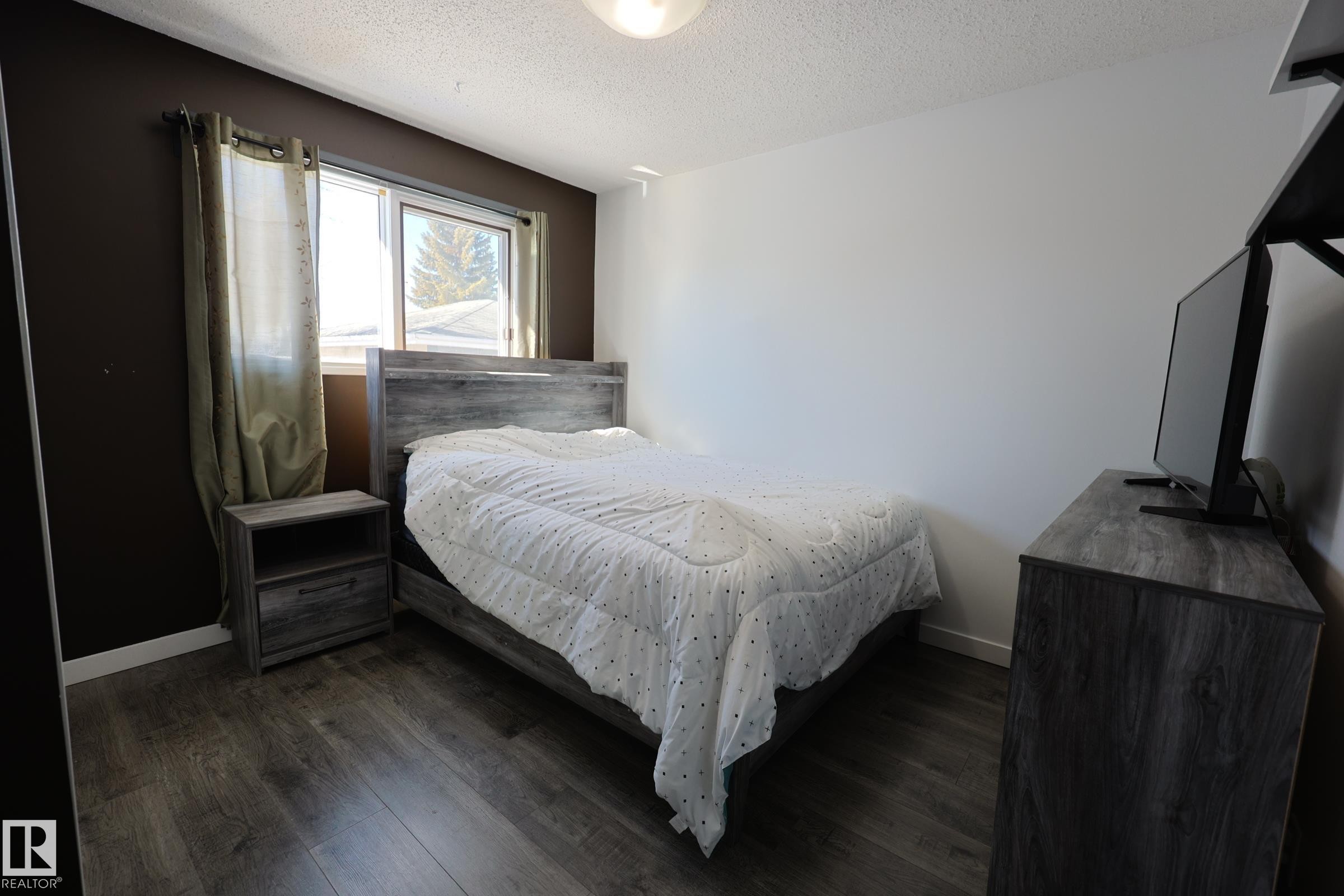 37 Armstrong Crescent, Leduc, AB - Indoor Photo Showing Bedroom