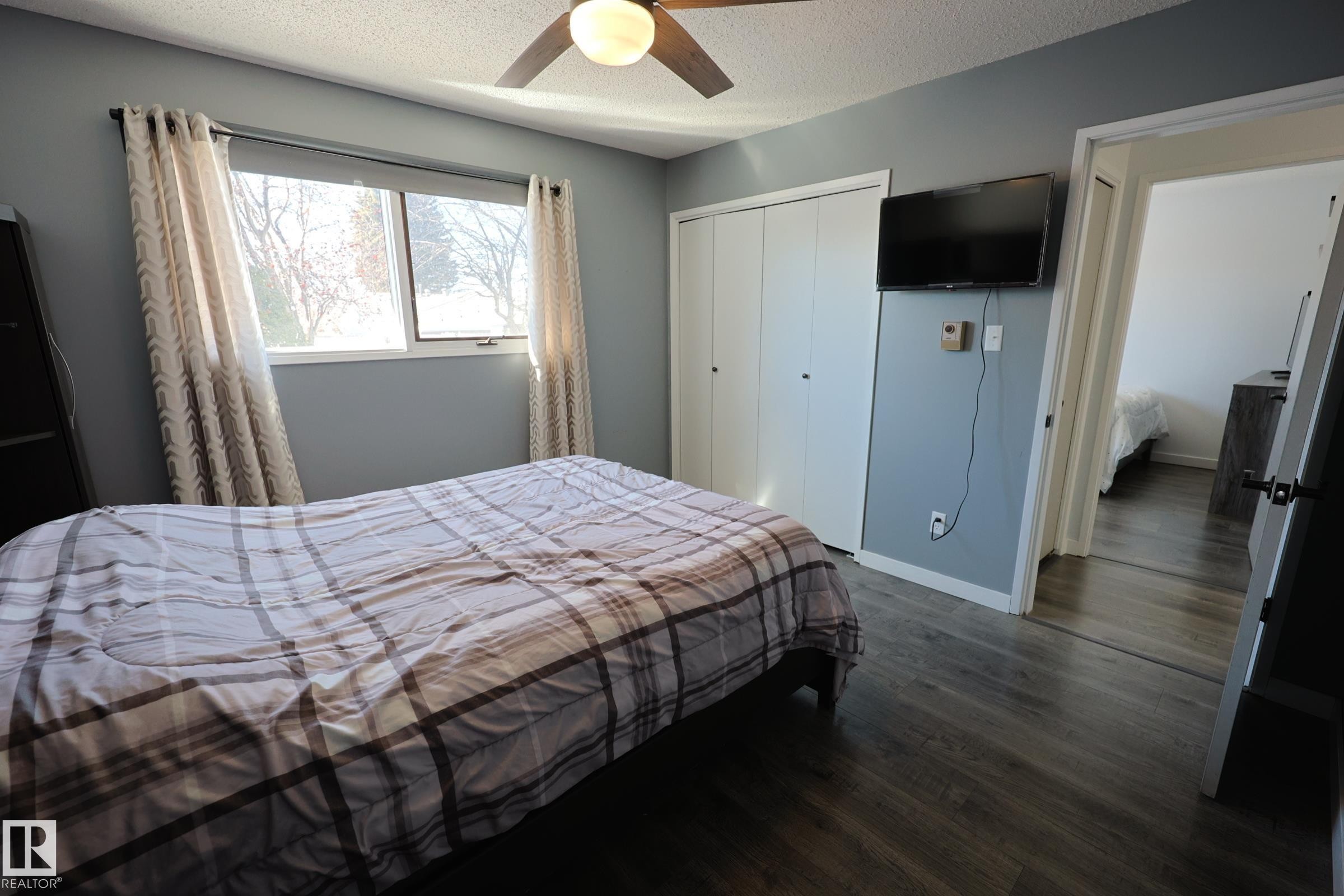 37 Armstrong Crescent, Leduc, AB - Indoor Photo Showing Bedroom