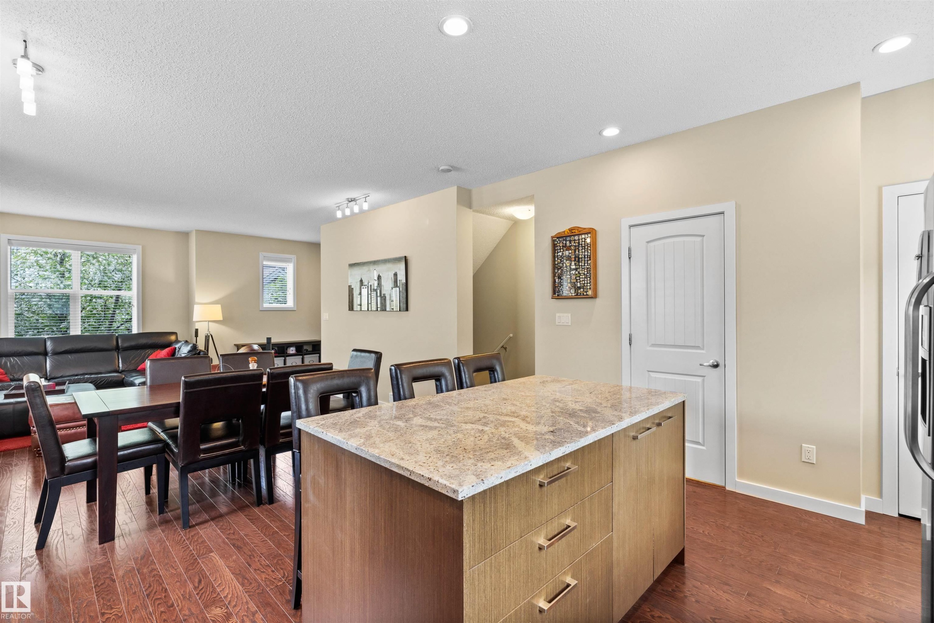 #25 655 Watt Blvd, Edmonton, AB - Indoor