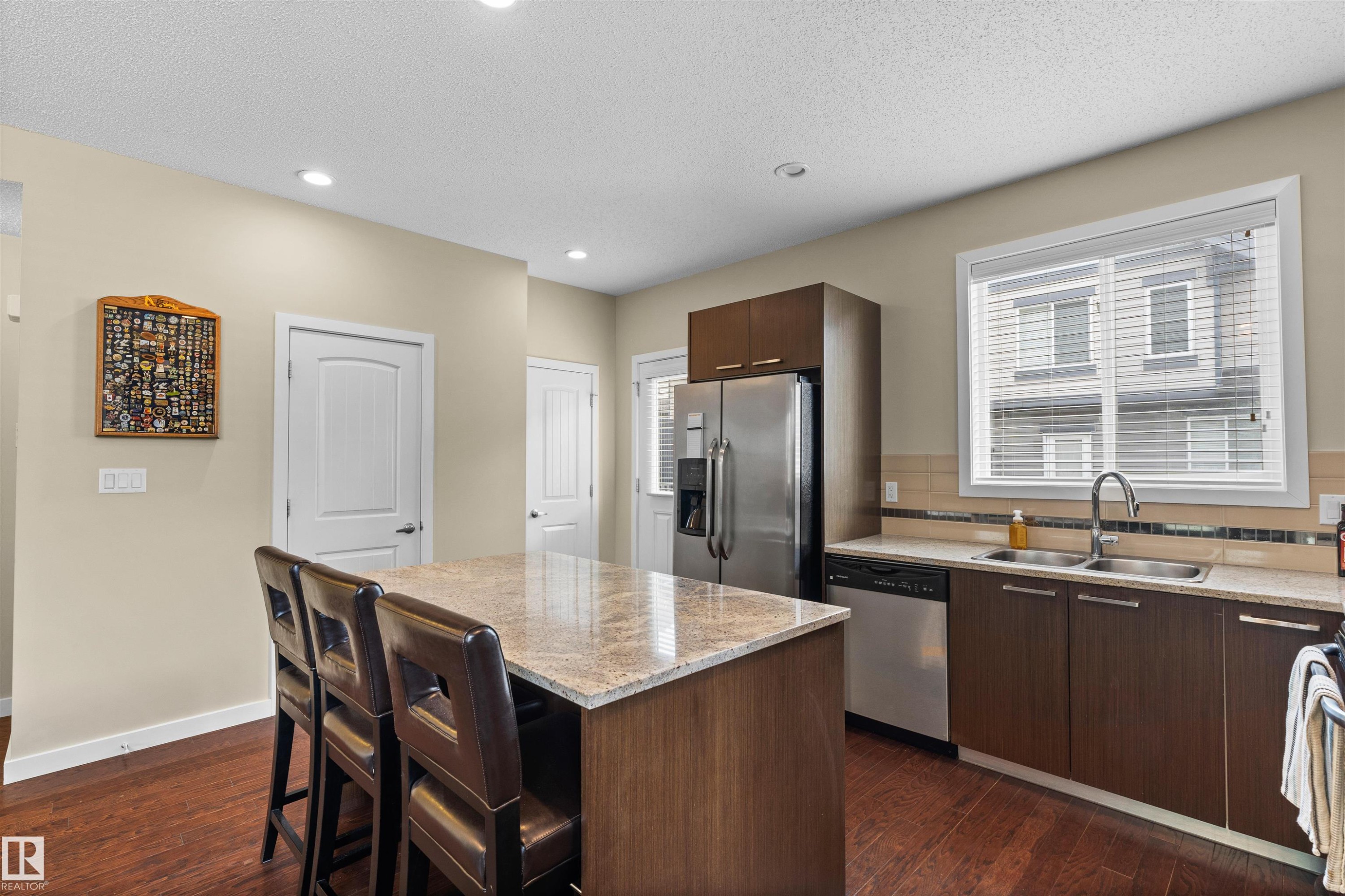 #25 655 Watt Blvd, Edmonton, AB - Indoor Photo Showing Kitchen With Double Sink