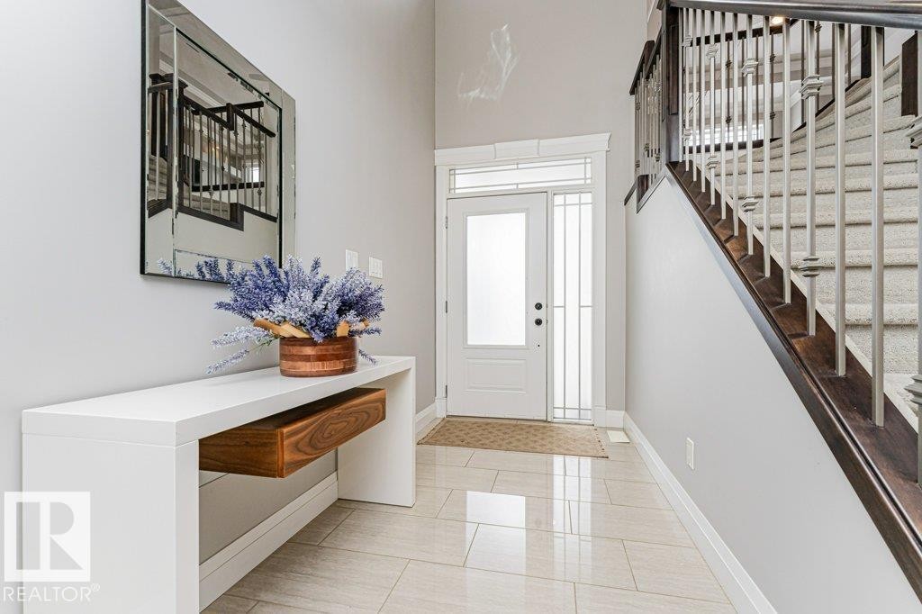 610 Albany Way, Edmonton, AB - Indoor Photo Showing Other Room
