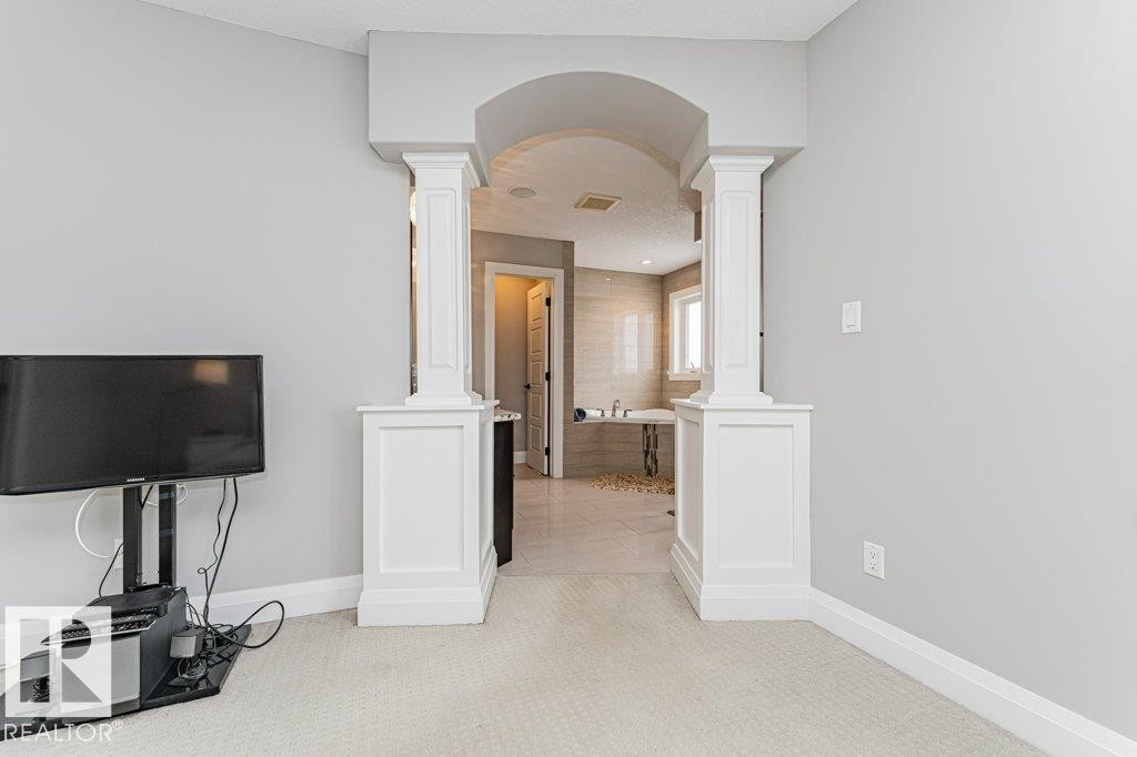 610 Albany Way, Edmonton, AB - Indoor Photo Showing Other Room