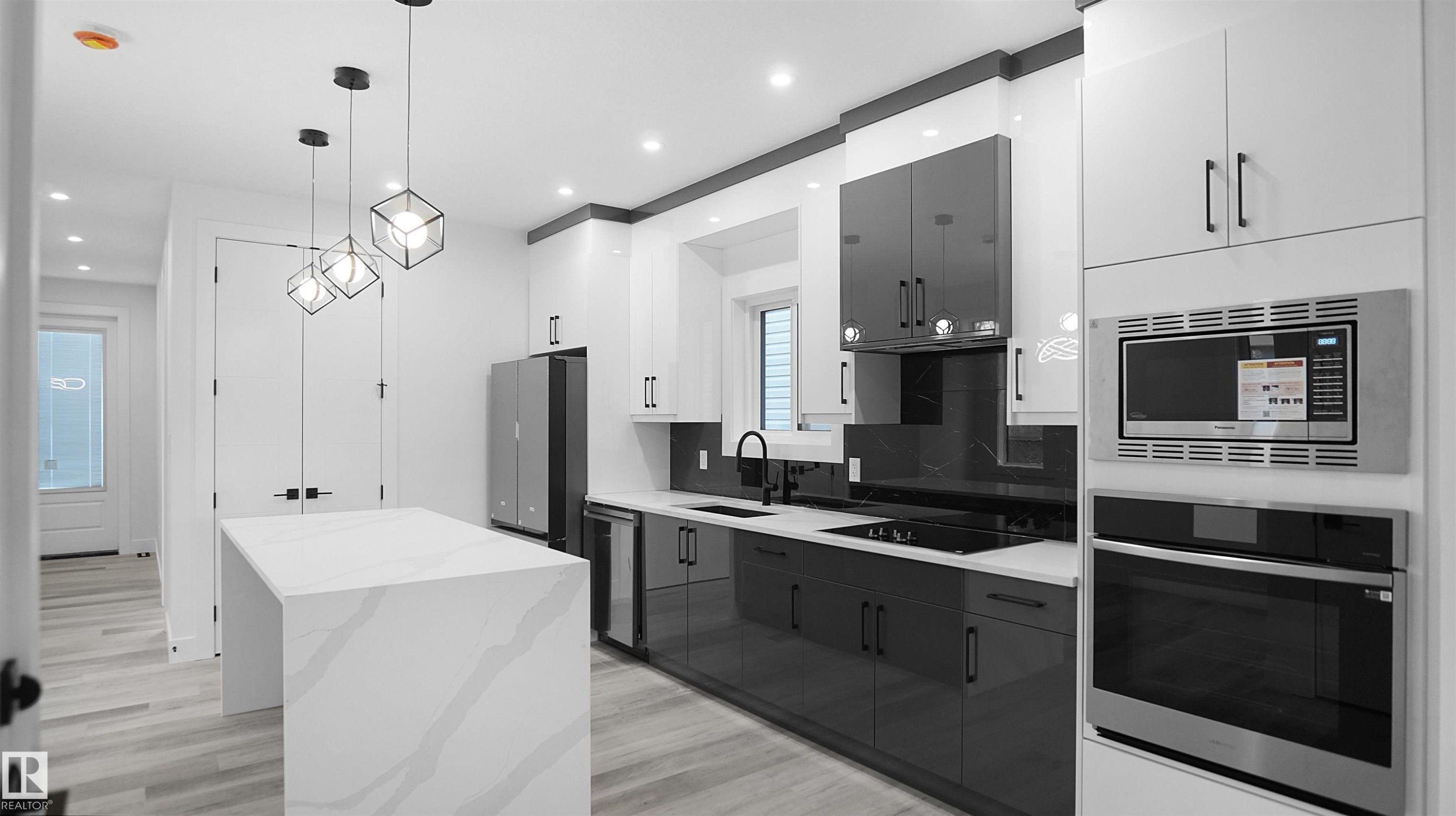 11706 126 Street, Edmonton, AB - Indoor Photo Showing Kitchen With Stainless Steel Kitchen With Upgraded Kitchen