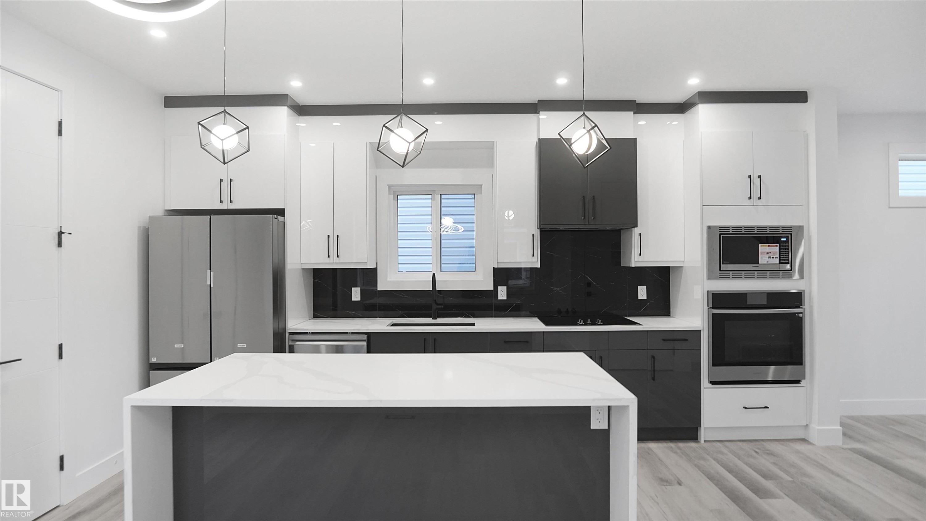 11706 126 Street, Edmonton, AB - Indoor Photo Showing Kitchen With Upgraded Kitchen