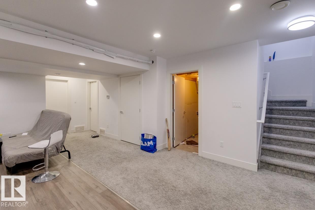 11045 85 Avenue, Edmonton, AB - Indoor