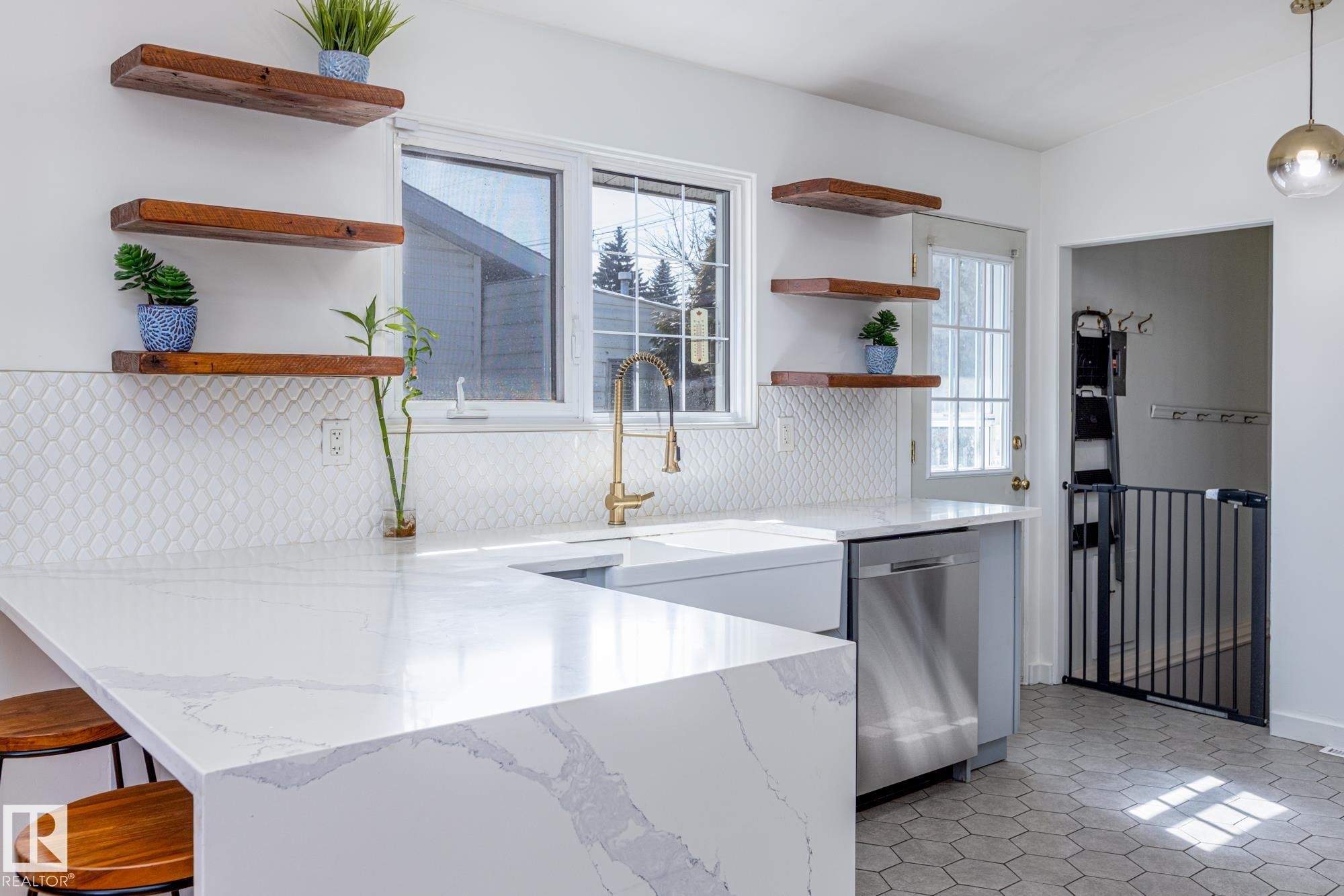 6511 103 Avenue, Edmonton, AB - Indoor Photo Showing Kitchen