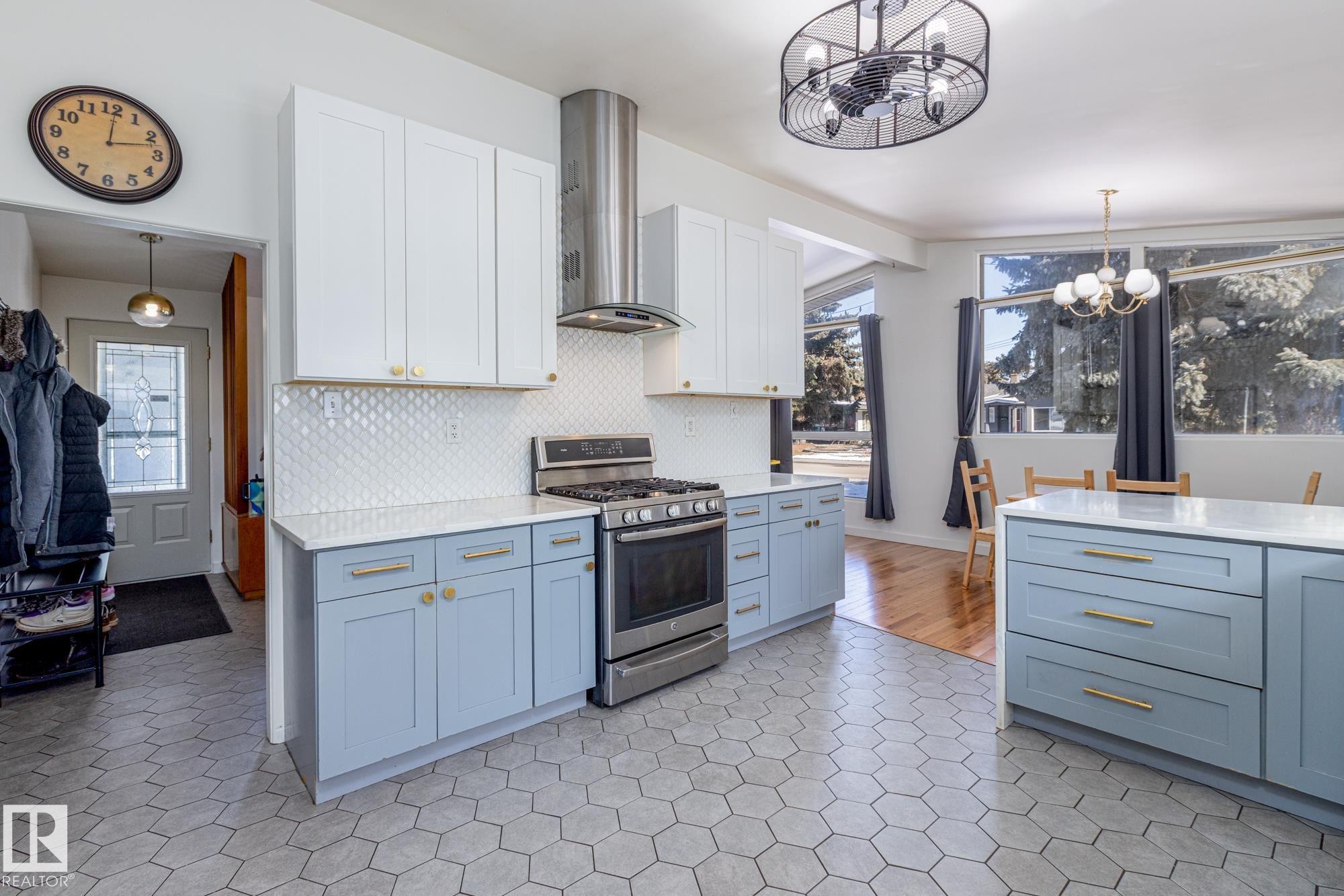6511 103 Avenue, Edmonton, AB - Indoor Photo Showing Kitchen