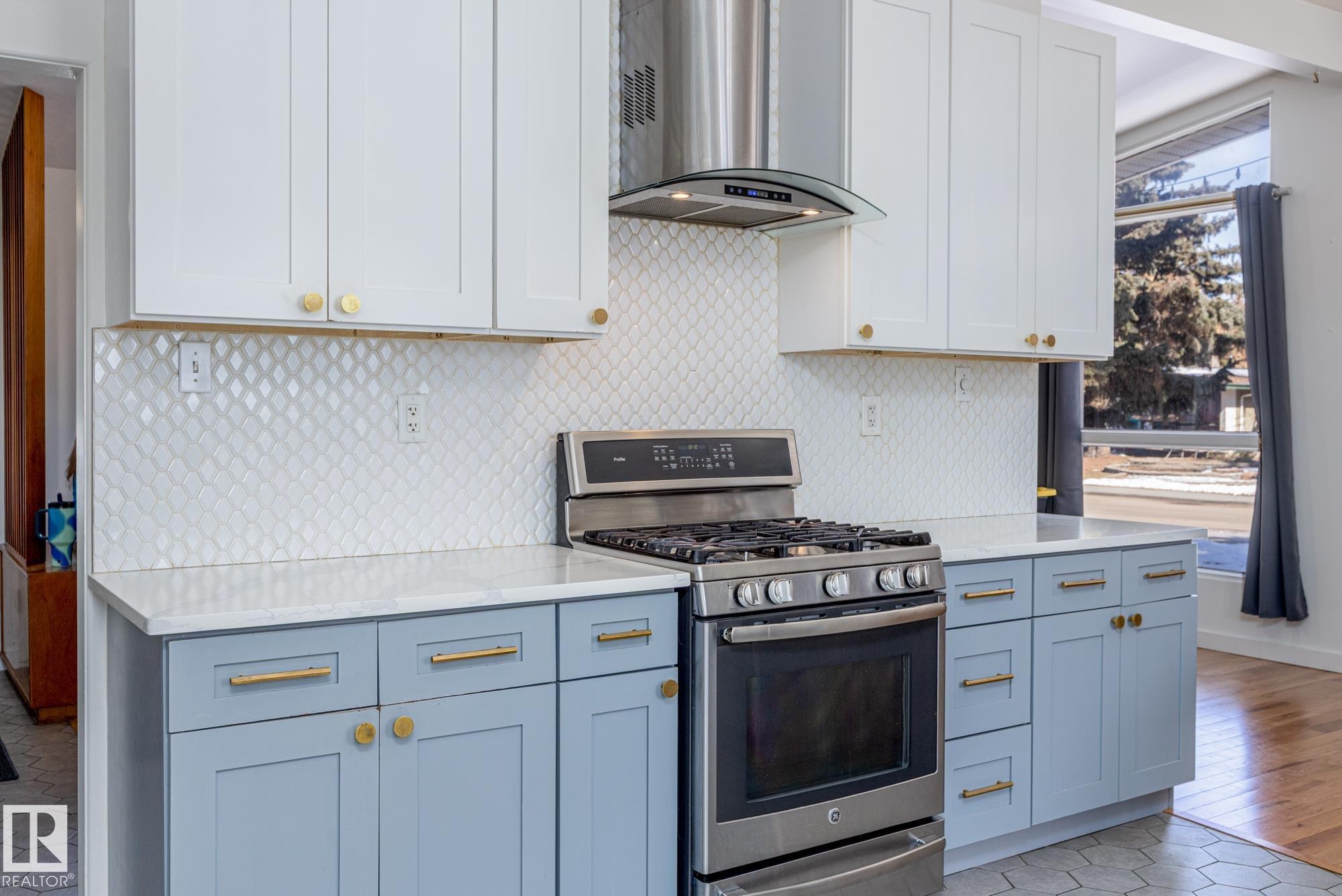 6511 103 Avenue, Edmonton, AB - Indoor Photo Showing Kitchen