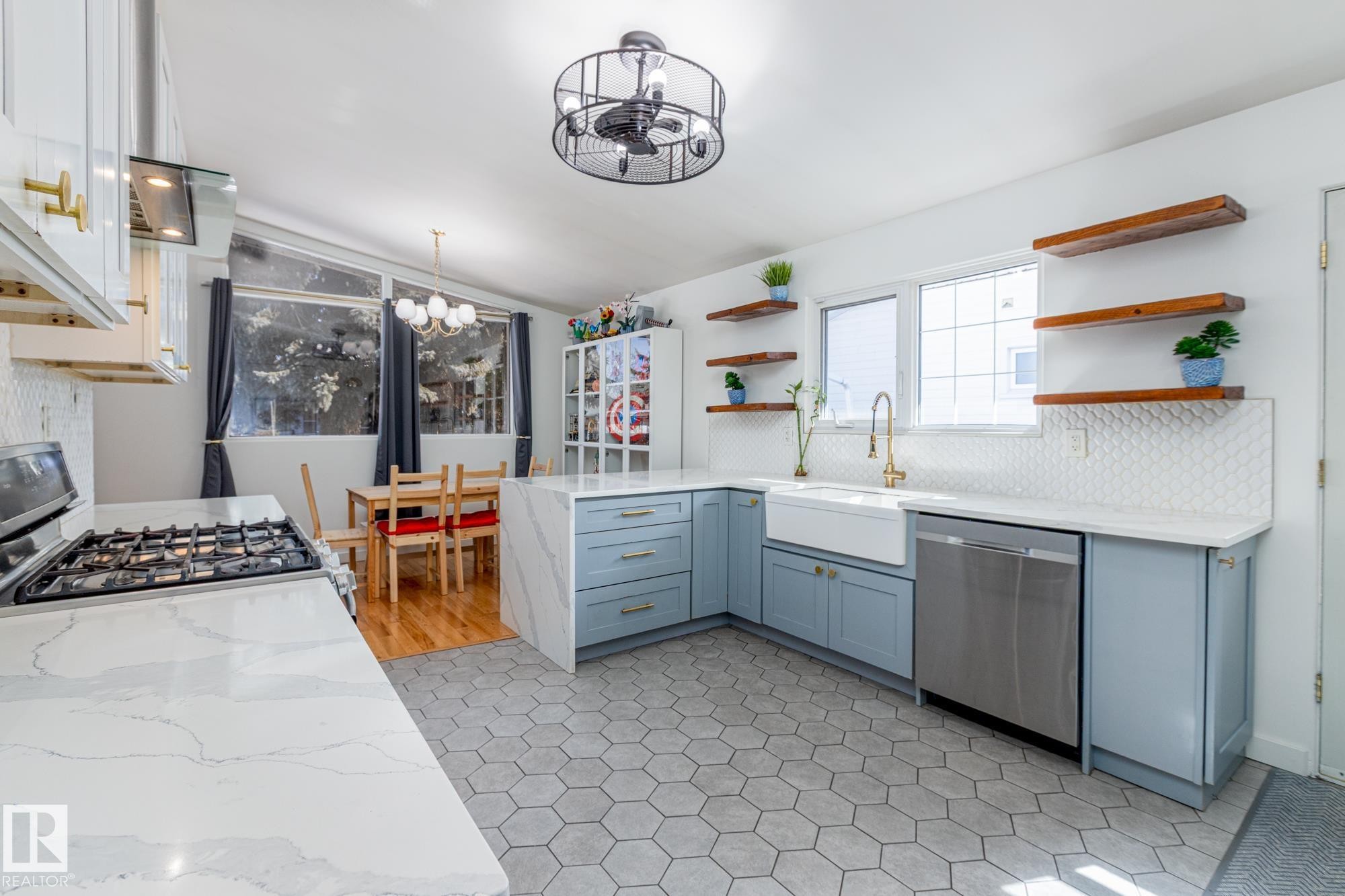 6511 103 Avenue, Edmonton, AB - Indoor