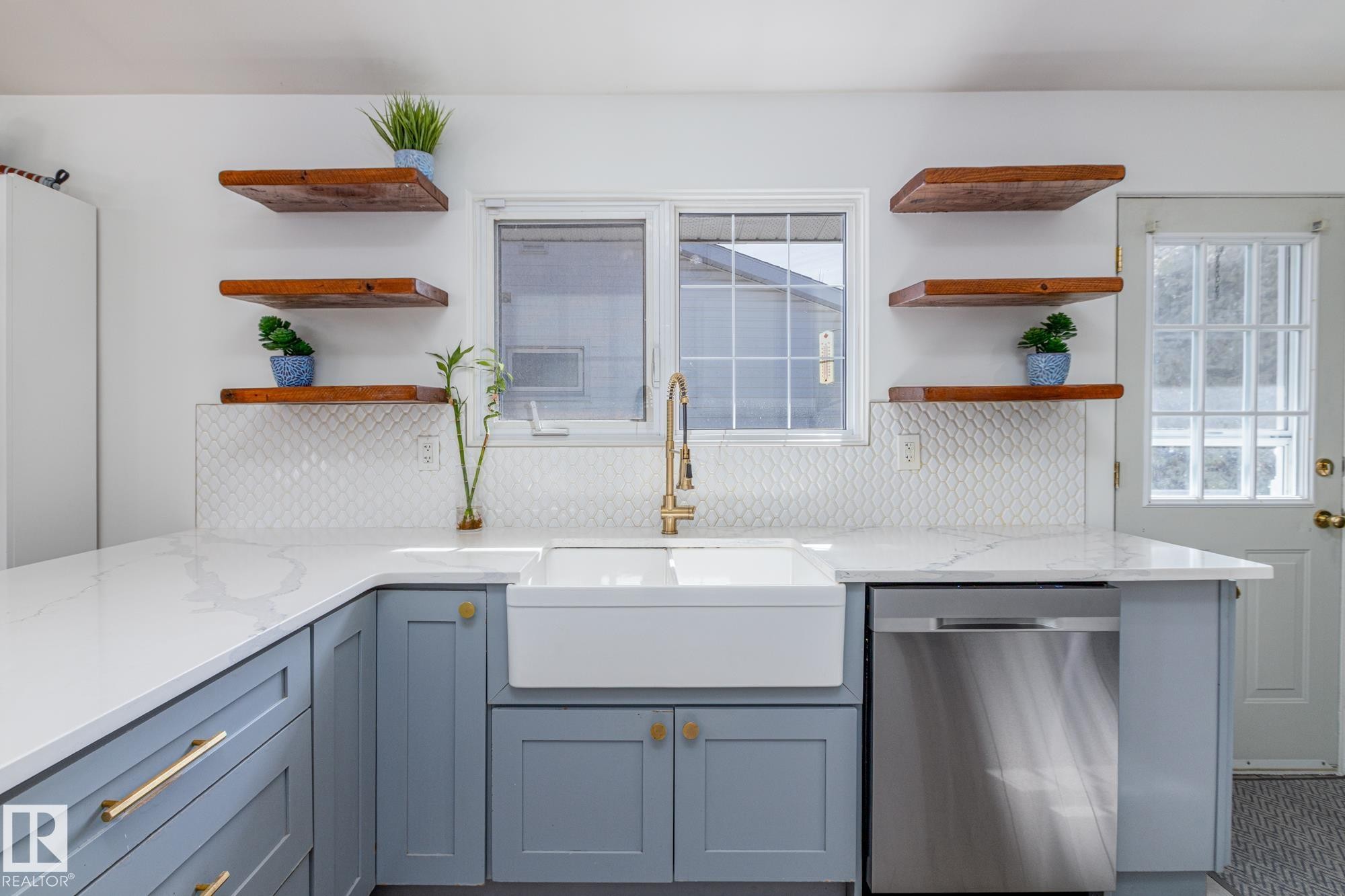 6511 103 Avenue, Edmonton, AB - Indoor Photo Showing Kitchen