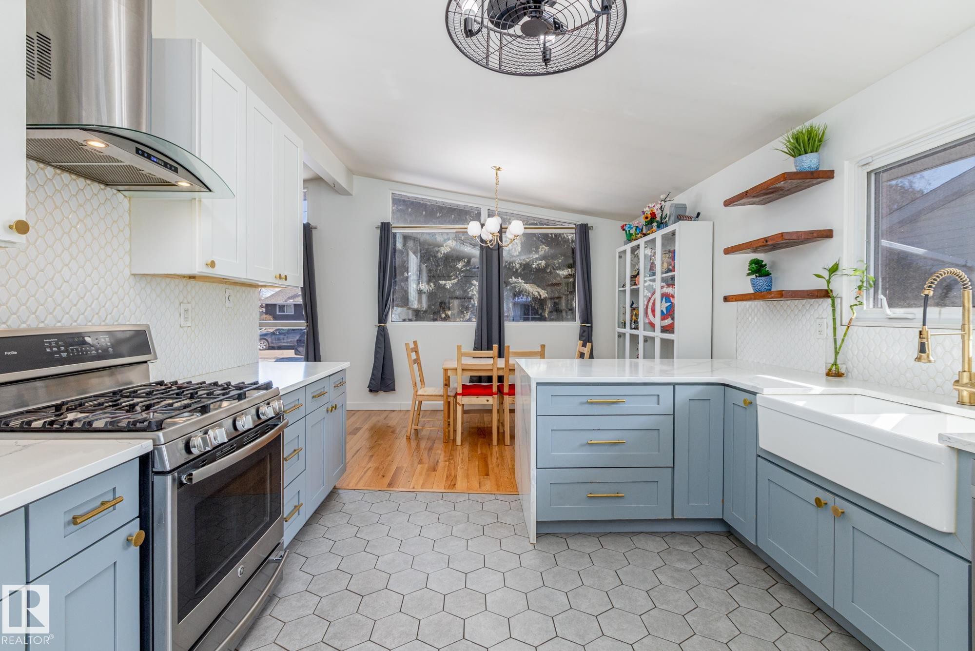 6511 103 Avenue, Edmonton, AB - Indoor Photo Showing Kitchen