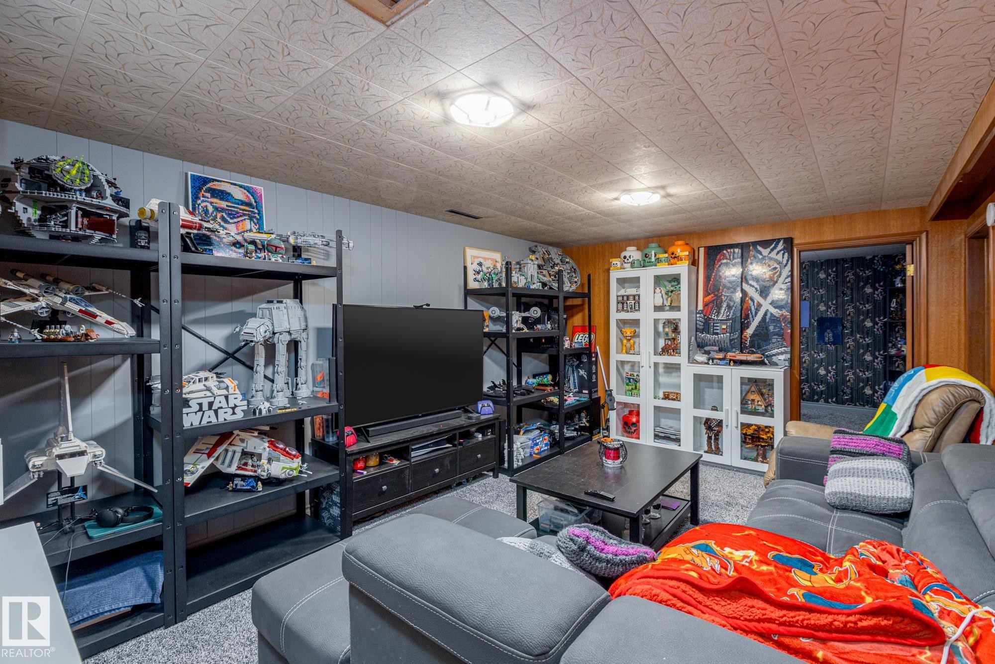 6511 103 Avenue, Edmonton, AB - Indoor