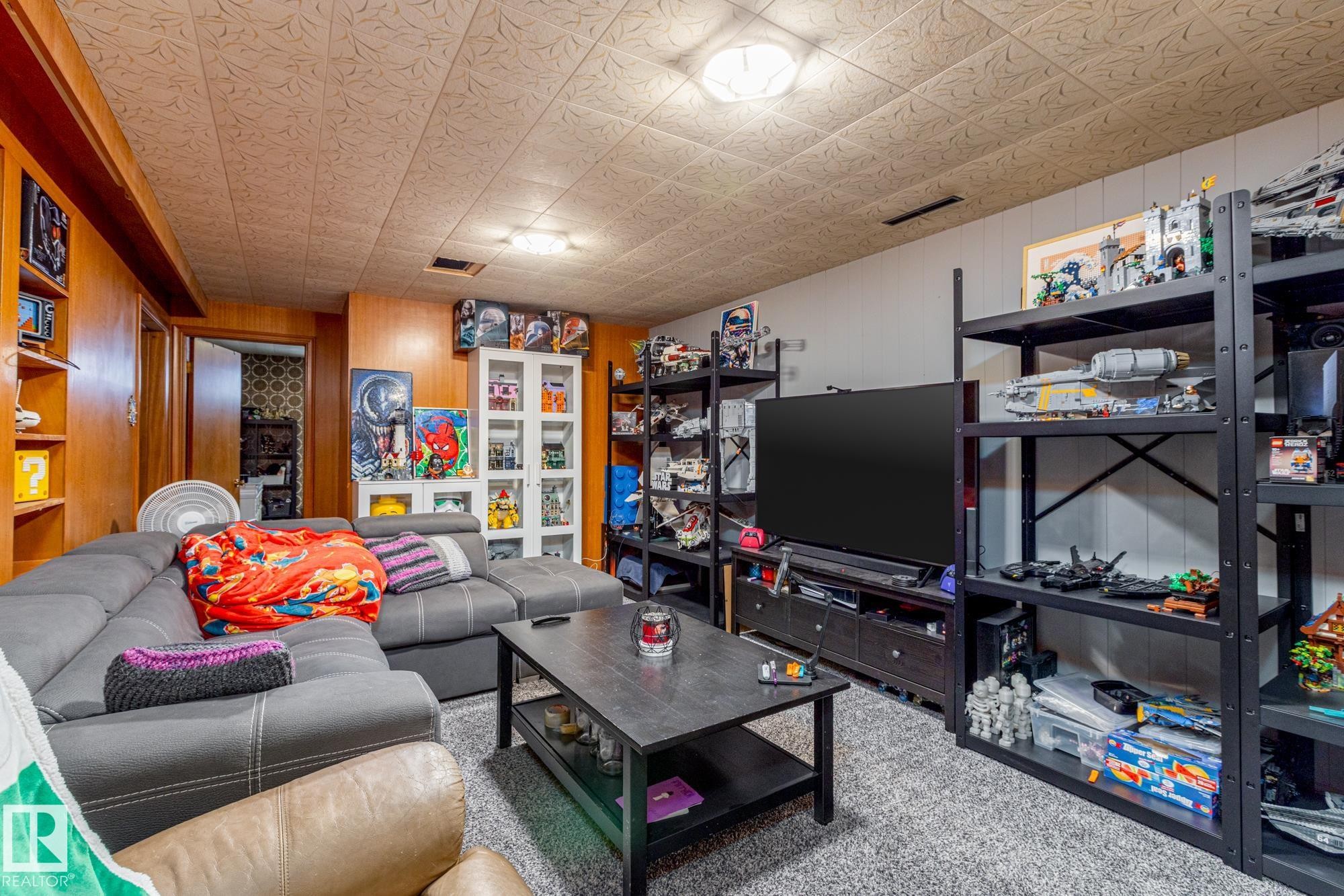 6511 103 Avenue, Edmonton, AB - Indoor