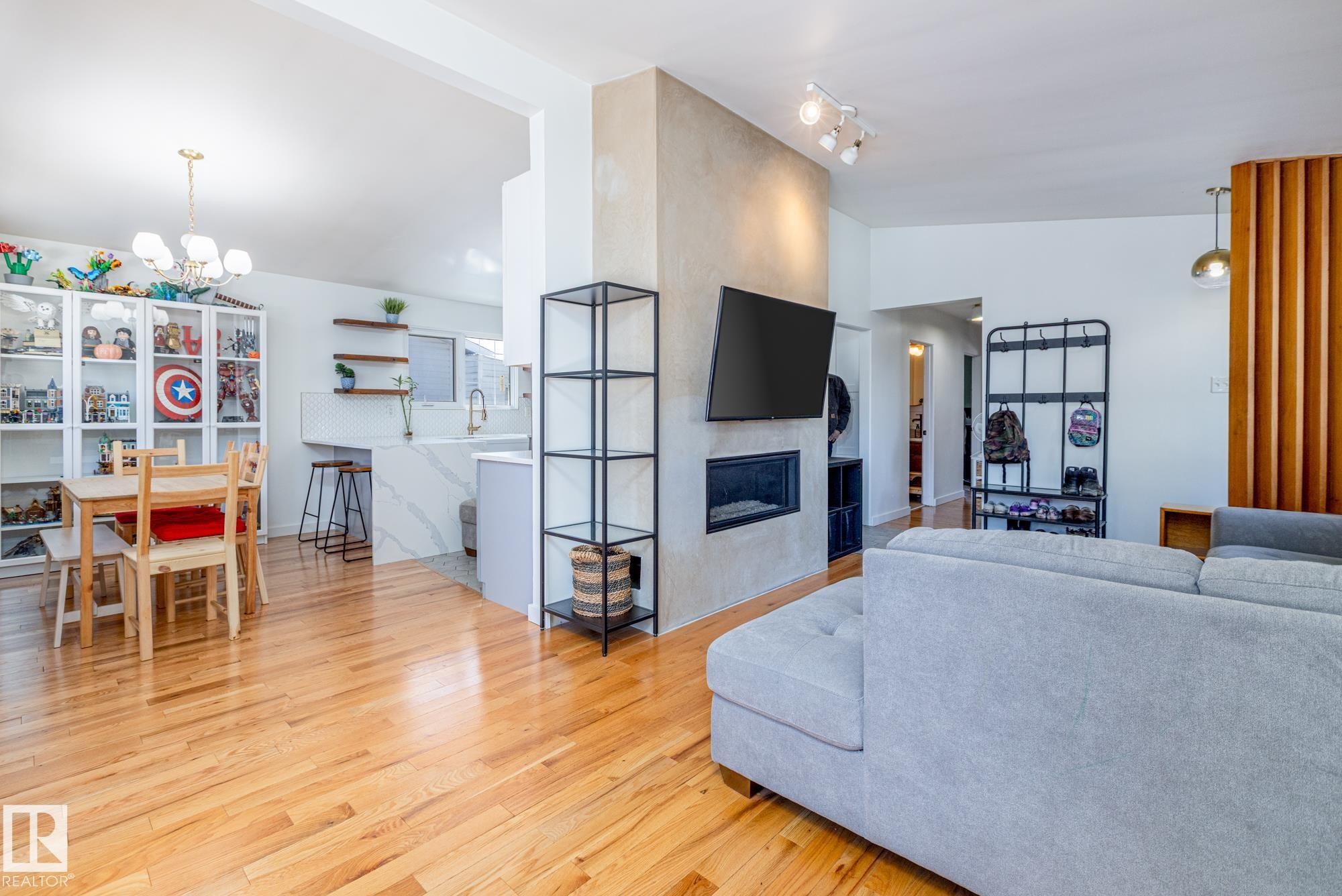 6511 103 Avenue, Edmonton, AB - Indoor Photo Showing Living Room With Fireplace