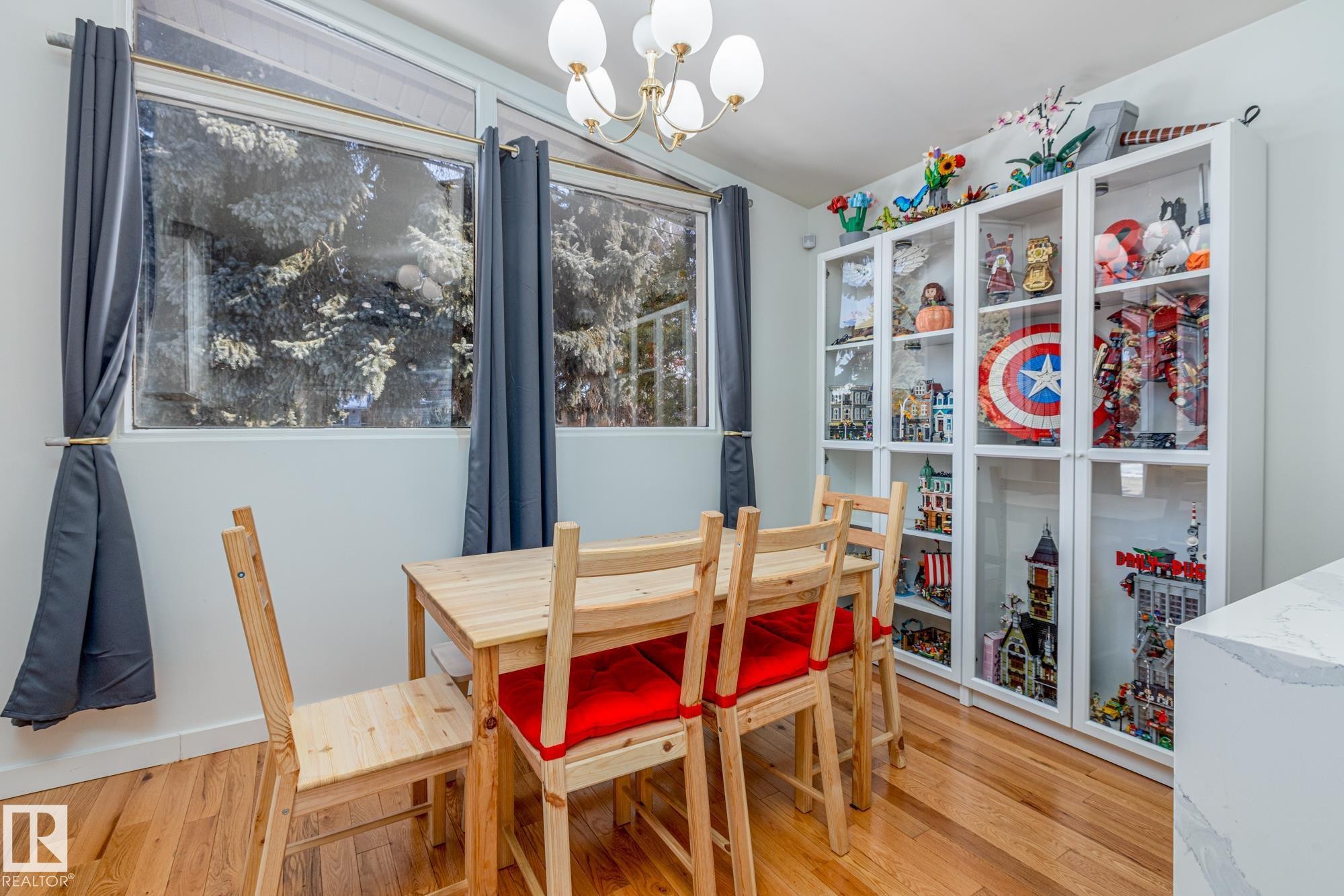 6511 103 Avenue, Edmonton, AB - Indoor Photo Showing Dining Room