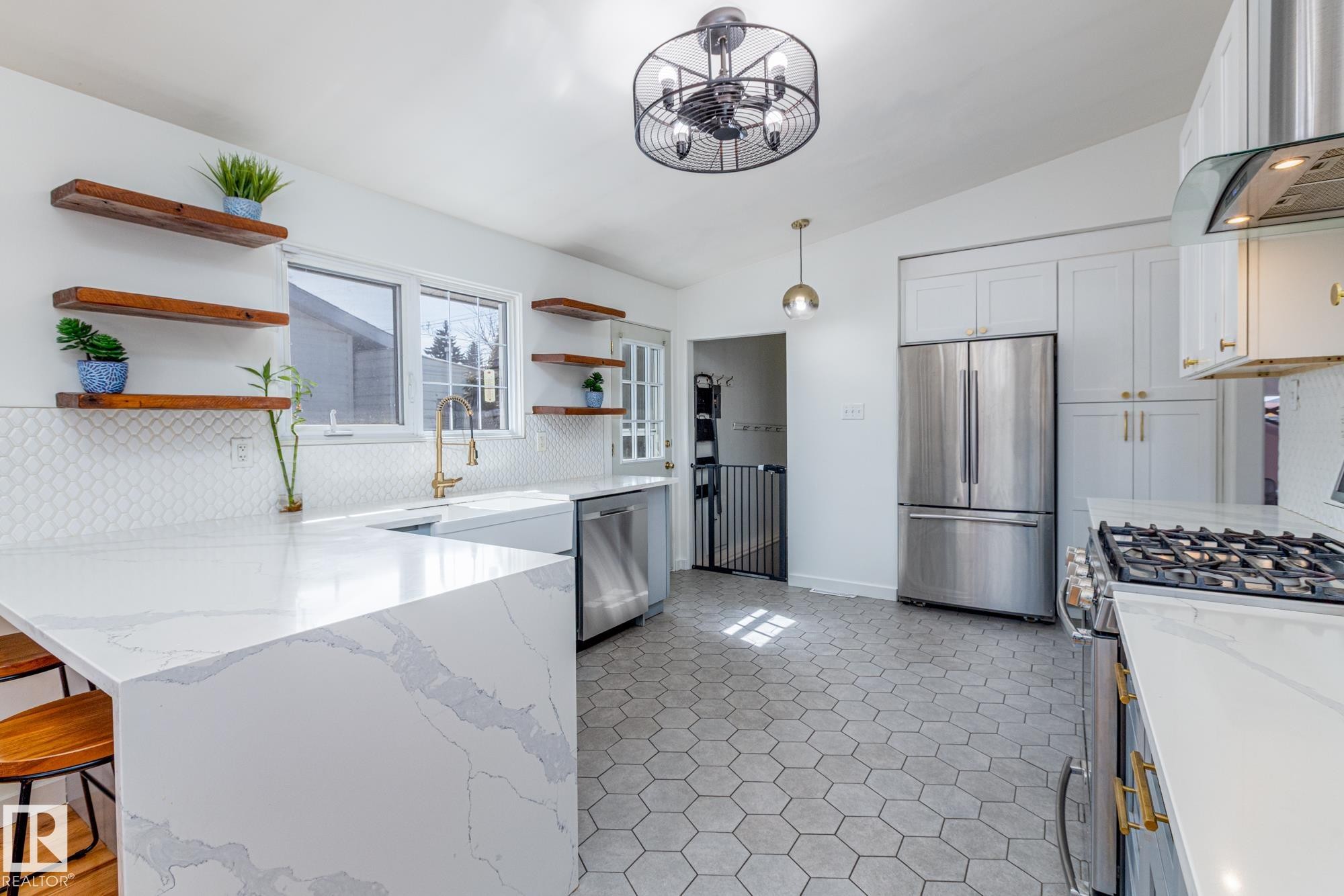 6511 103 Avenue, Edmonton, AB - Indoor Photo Showing Kitchen