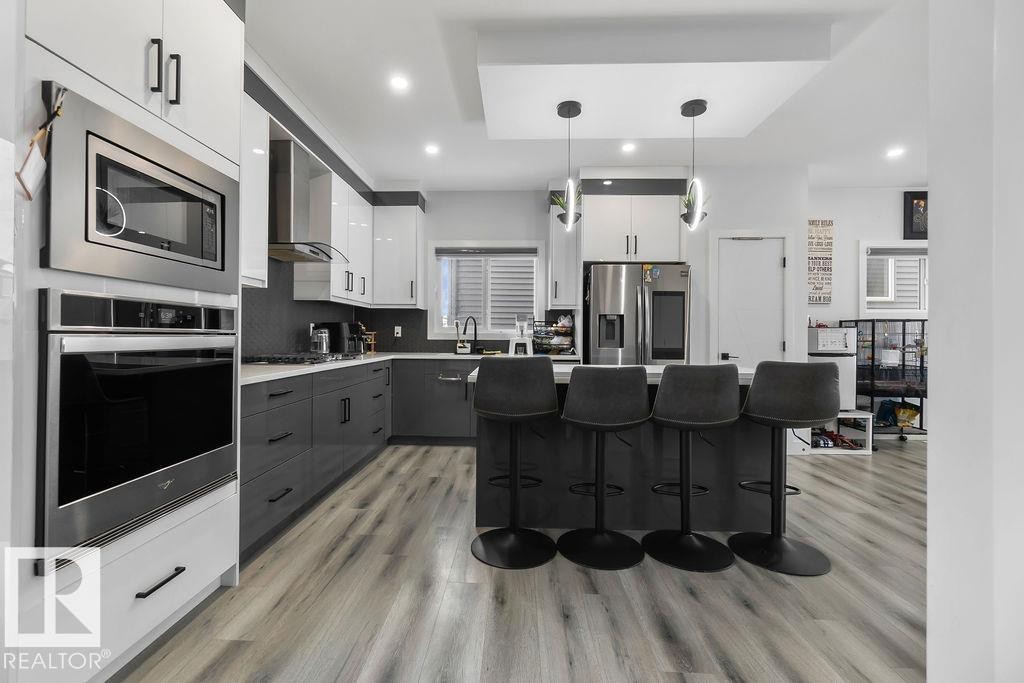 16 Raspberry Road, St. Albert, AB - Indoor Photo Showing Kitchen With Upgraded Kitchen