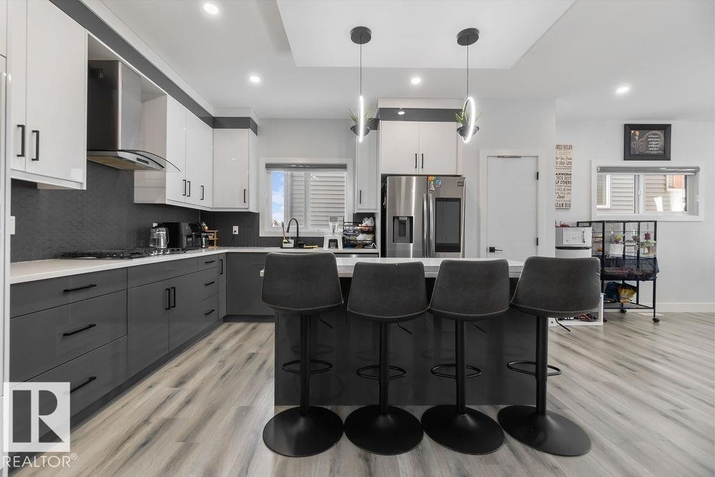 16 Raspberry Road, St. Albert, AB - Indoor Photo Showing Kitchen With Upgraded Kitchen