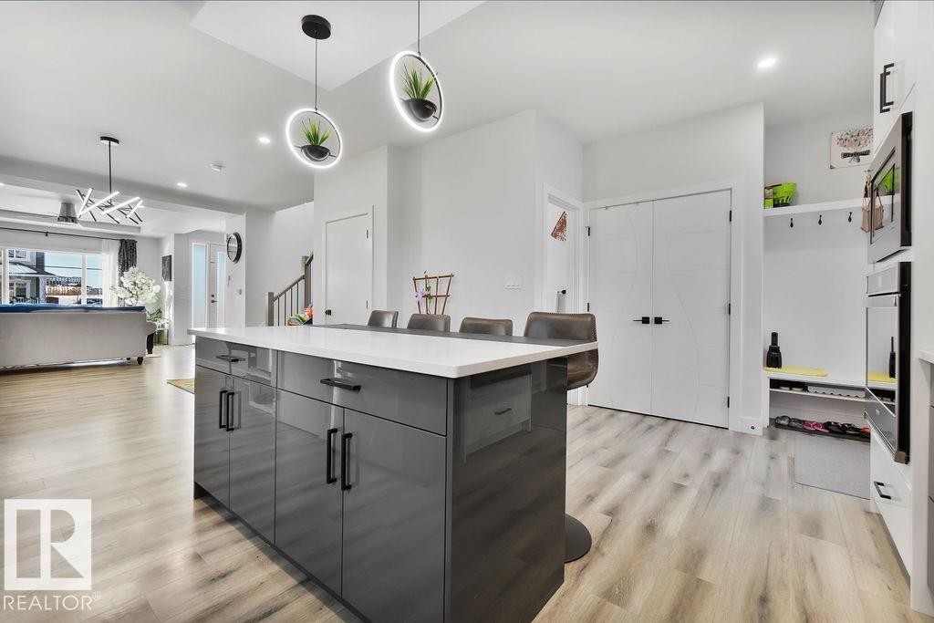 16 Raspberry Road, St. Albert, AB - Indoor Photo Showing Kitchen