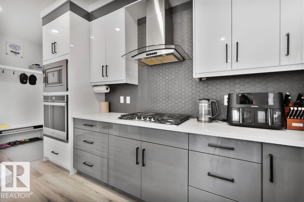 16 Raspberry Road, St. Albert, AB - Indoor Photo Showing Kitchen With Upgraded Kitchen