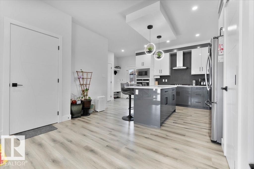 16 Raspberry Road, St. Albert, AB - Indoor Photo Showing Kitchen