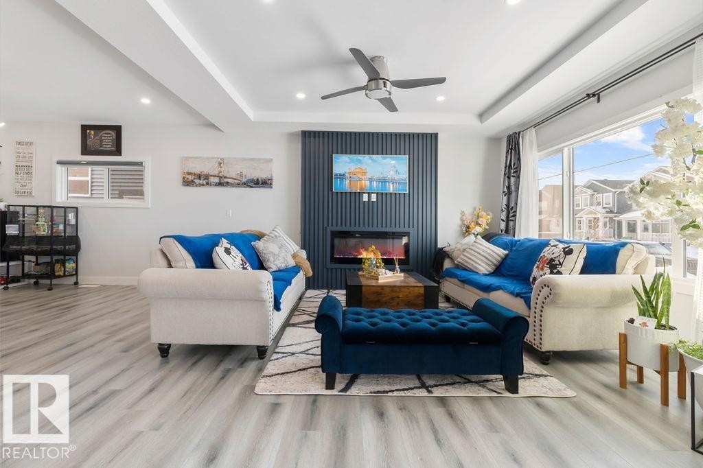 16 Raspberry Road, St. Albert, AB - Indoor Photo Showing Living Room