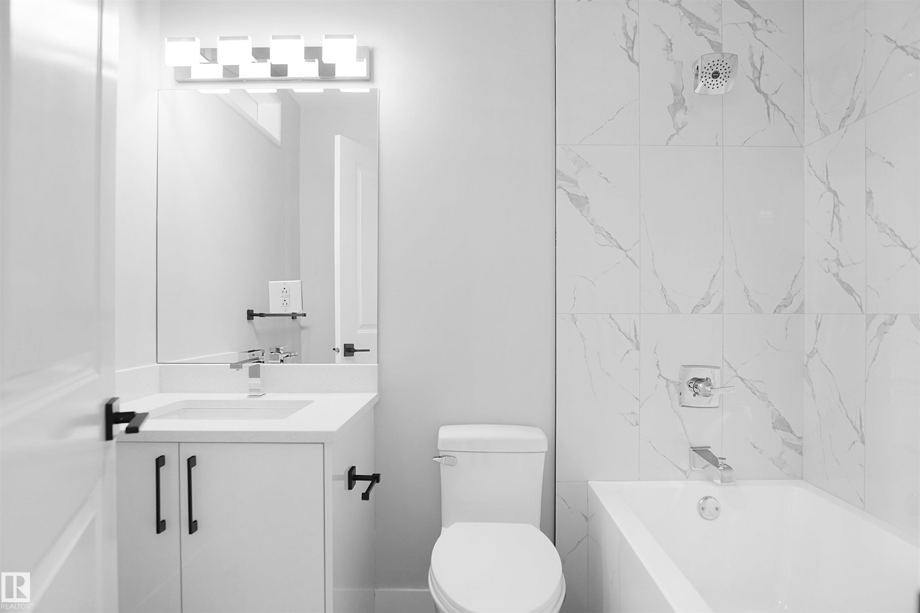 3312 44A Street, Edmonton, AB - Indoor Photo Showing Bathroom