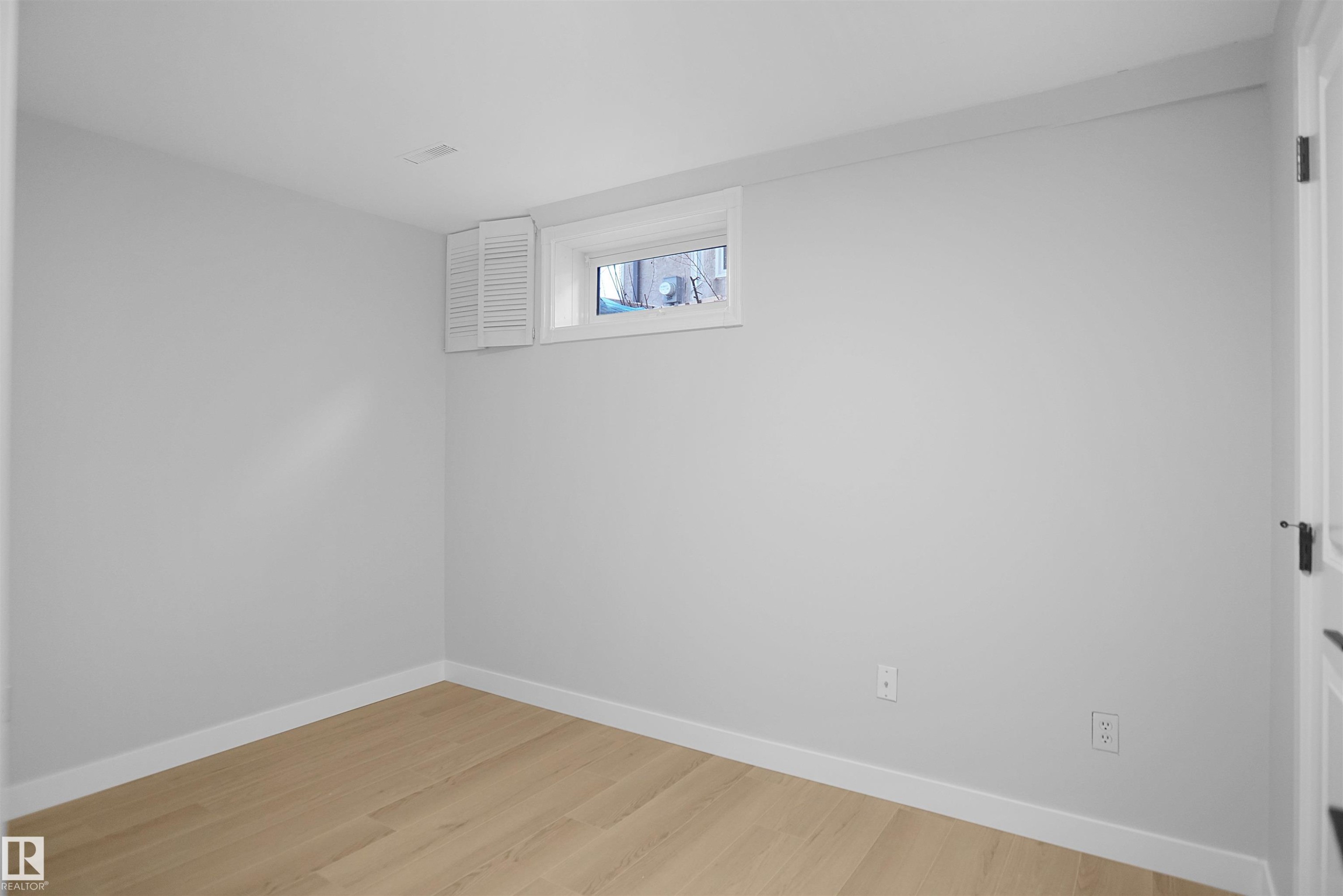 3312 44A Street, Edmonton, AB - Indoor Photo Showing Other Room