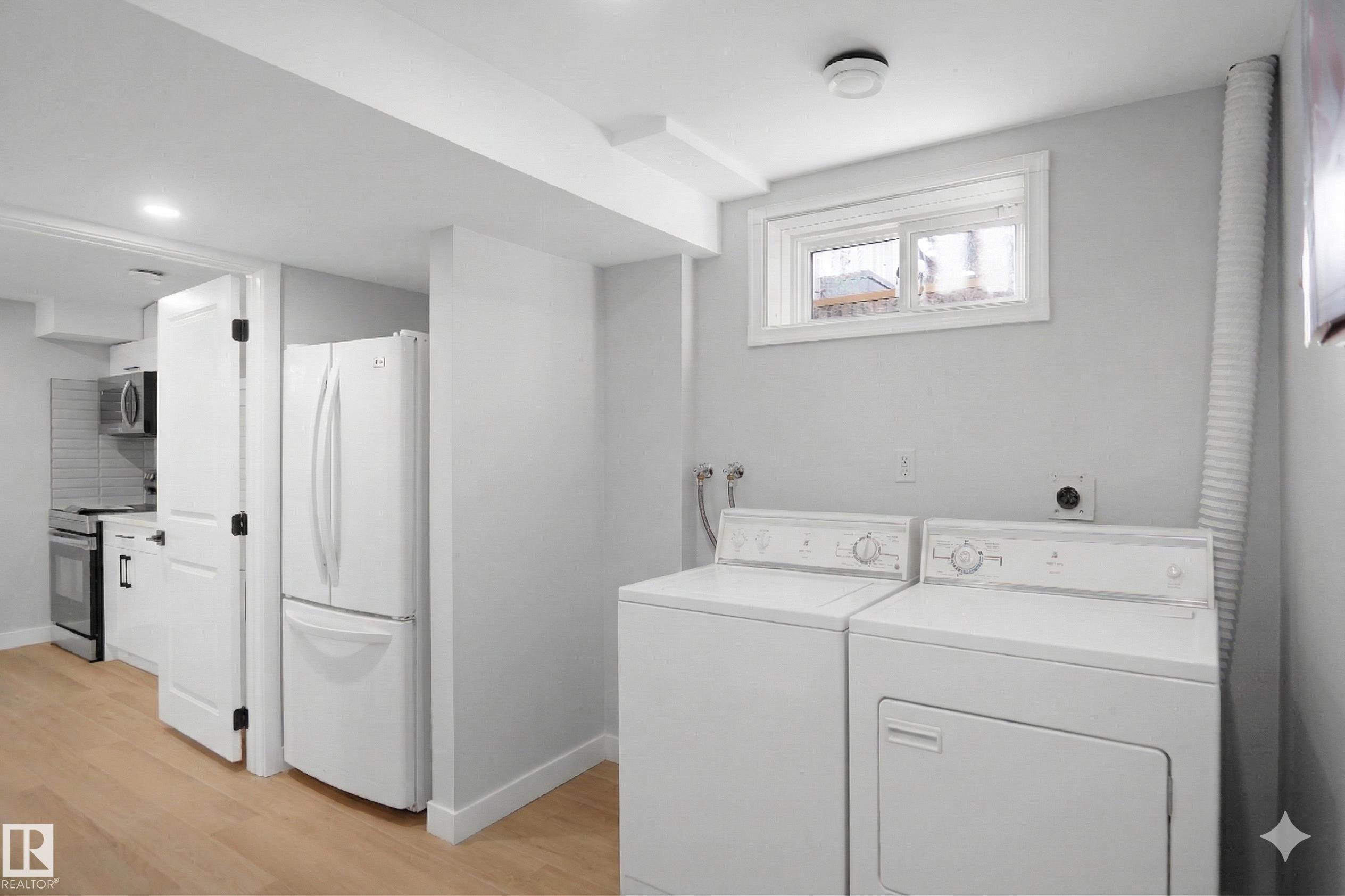 3312 44A Street, Edmonton, AB - Indoor Photo Showing Laundry Room