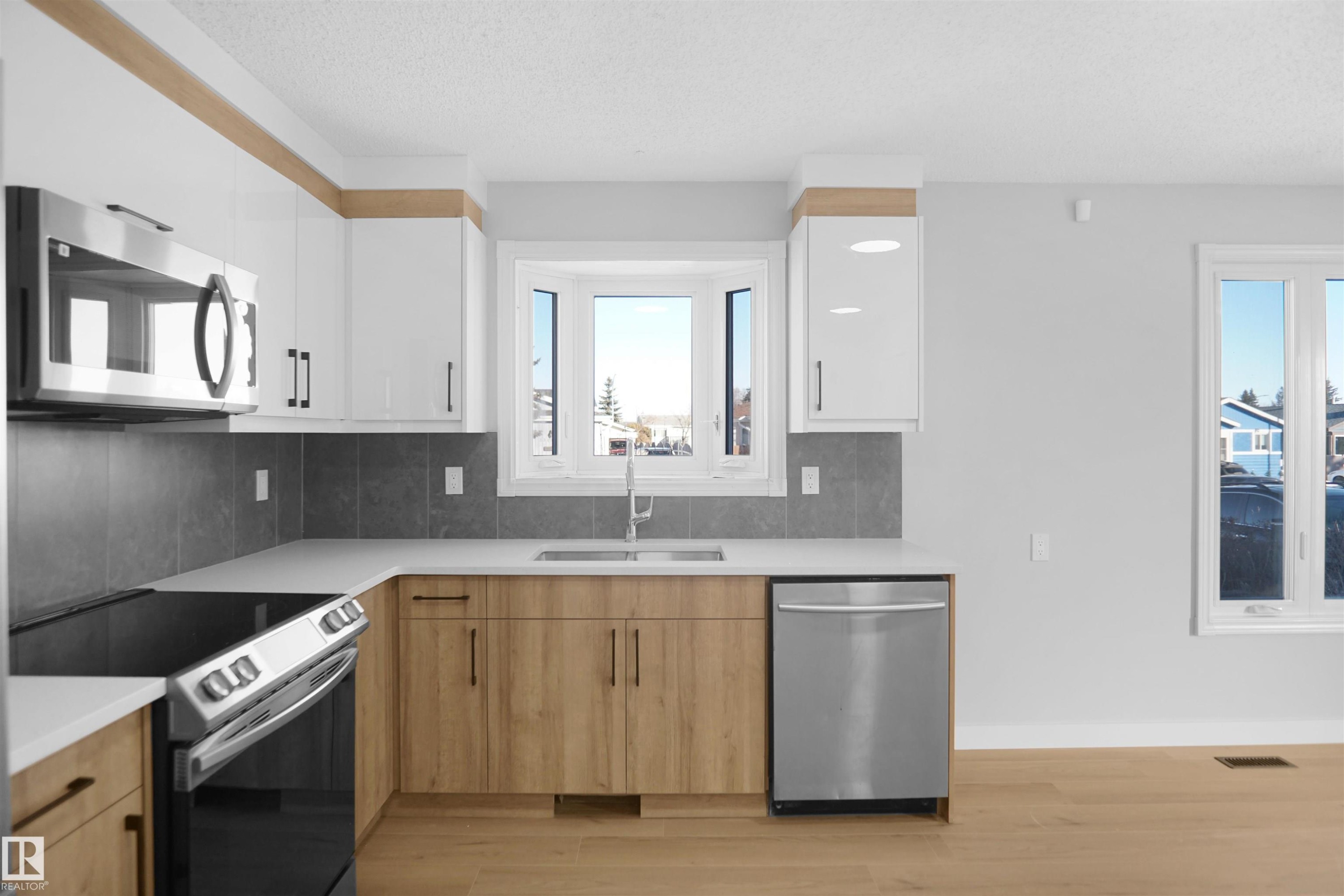 3312 44A Street, Edmonton, AB - Indoor Photo Showing Kitchen