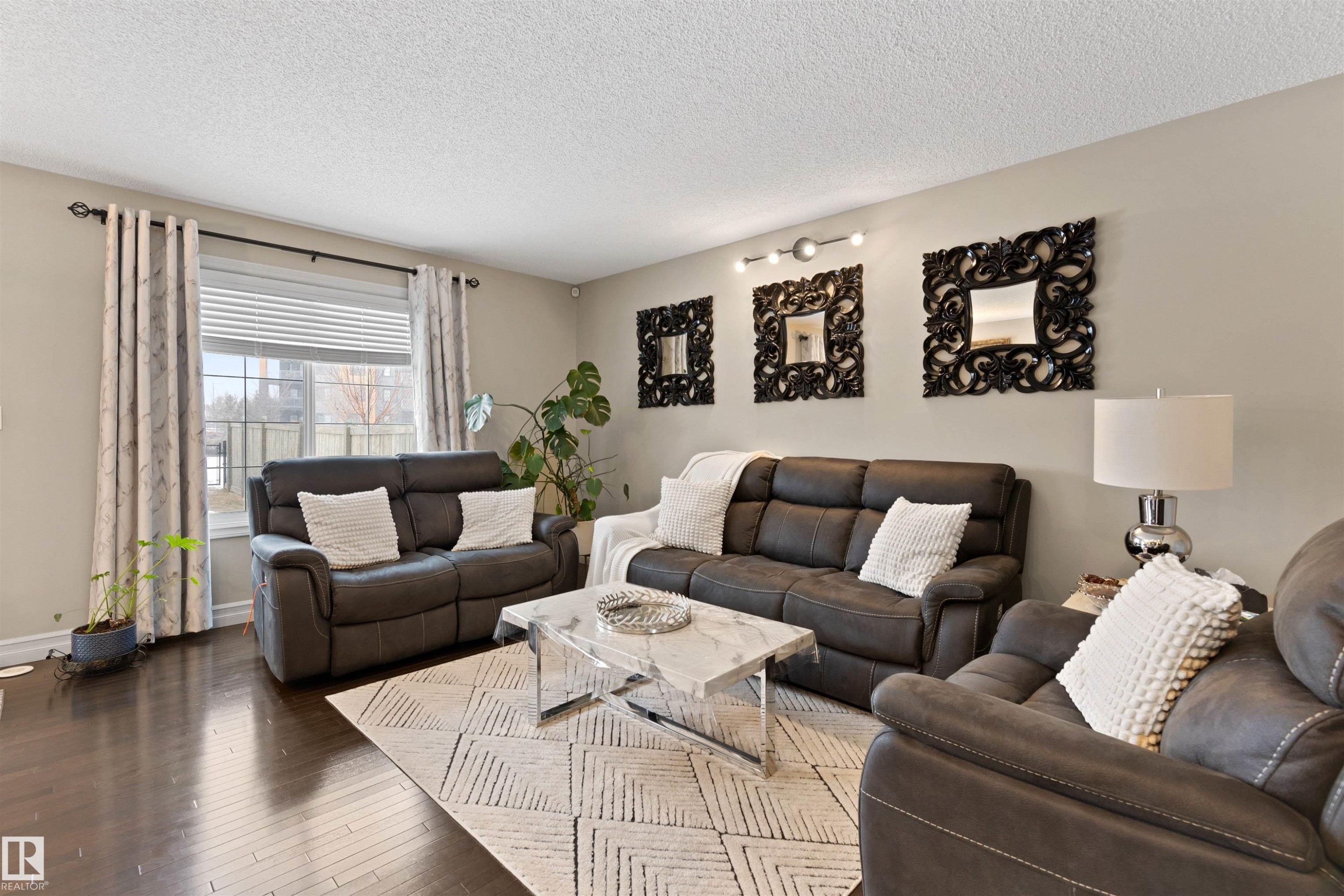 13422 166 Avenue, Edmonton, AB - Indoor Photo Showing Living Room