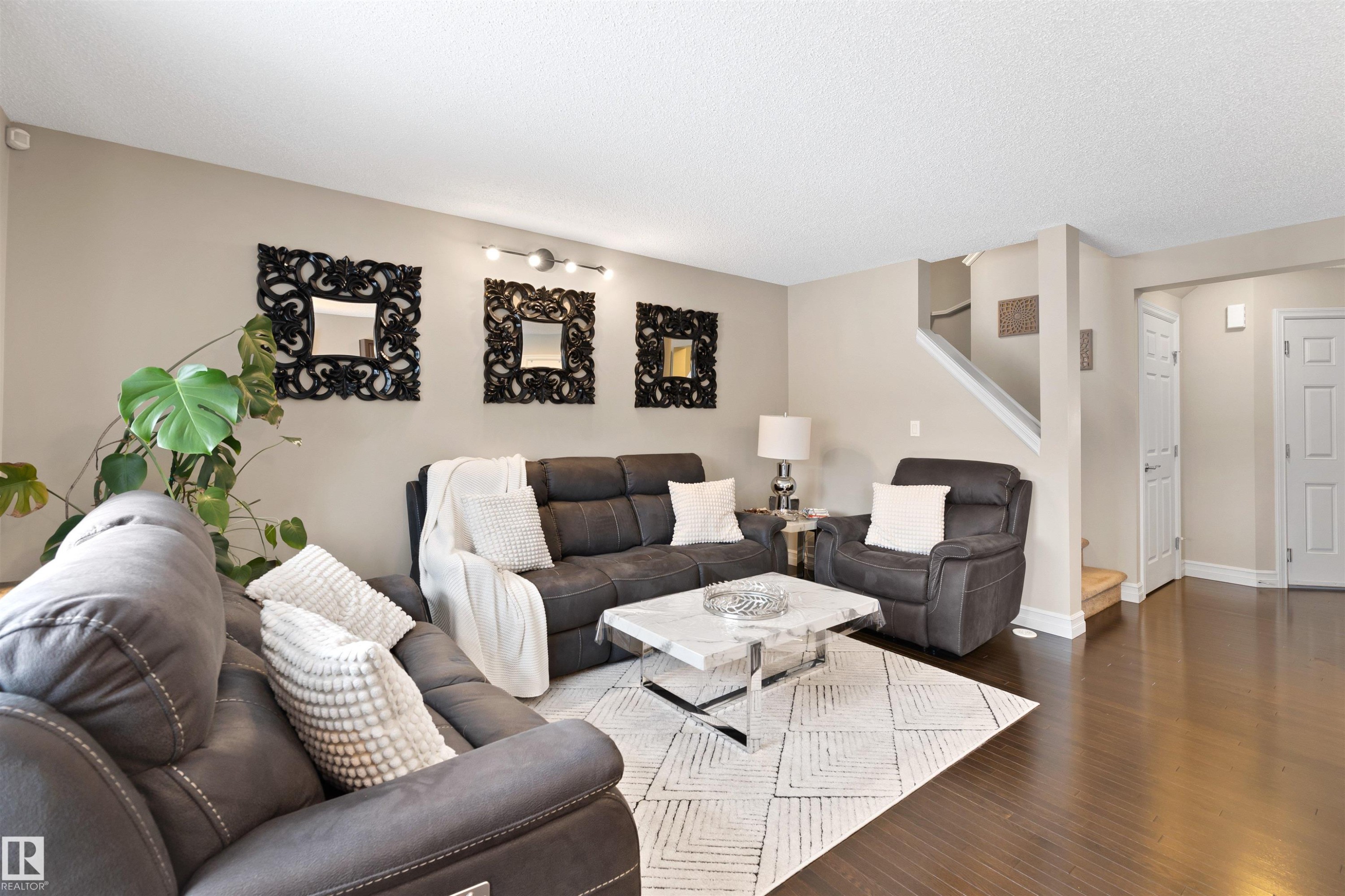 13422 166 Avenue, Edmonton, AB - Indoor Photo Showing Living Room