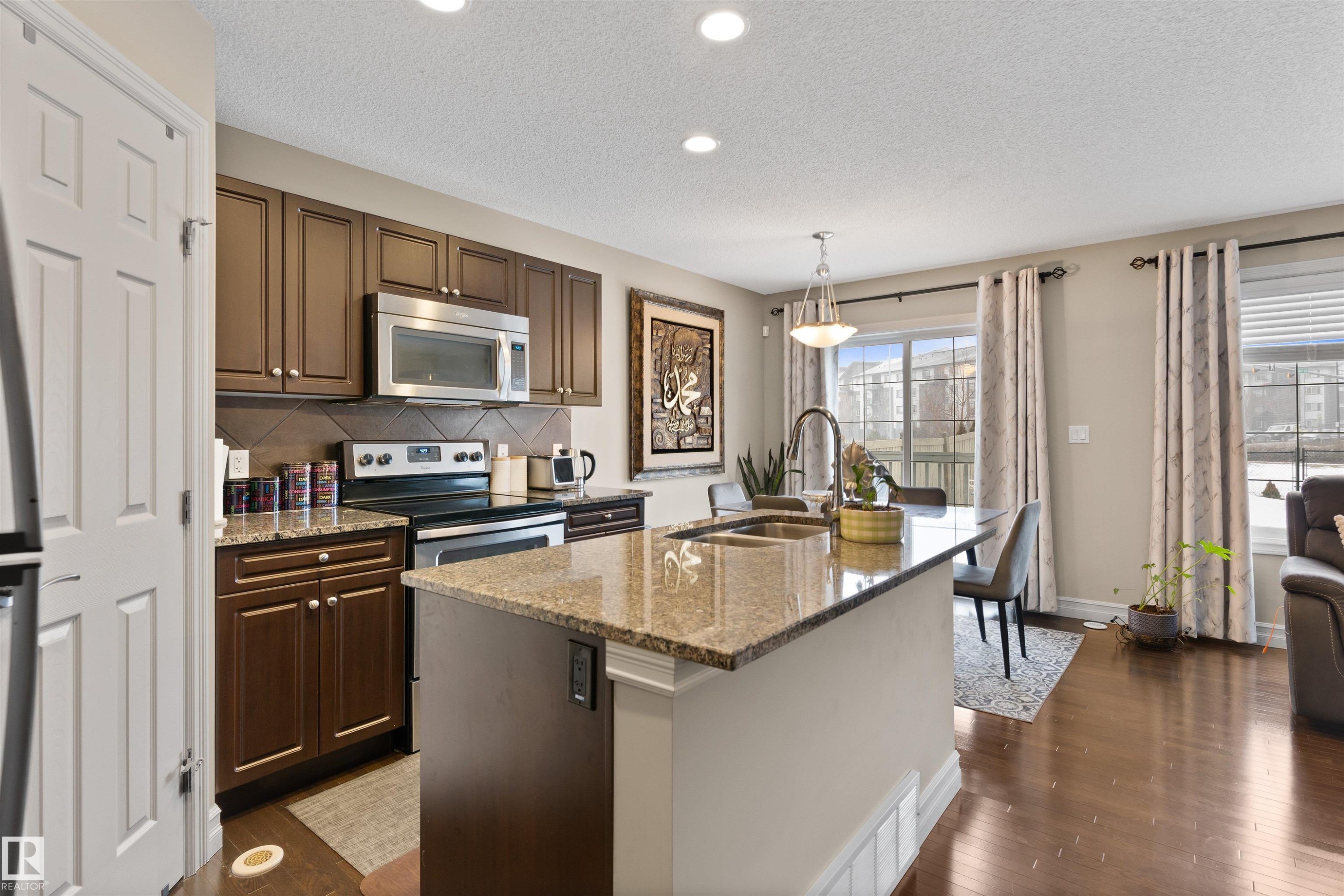 13422 166 Avenue, Edmonton, AB - Indoor Photo Showing Kitchen With Stainless Steel Kitchen With Double Sink With Upgraded Kitchen