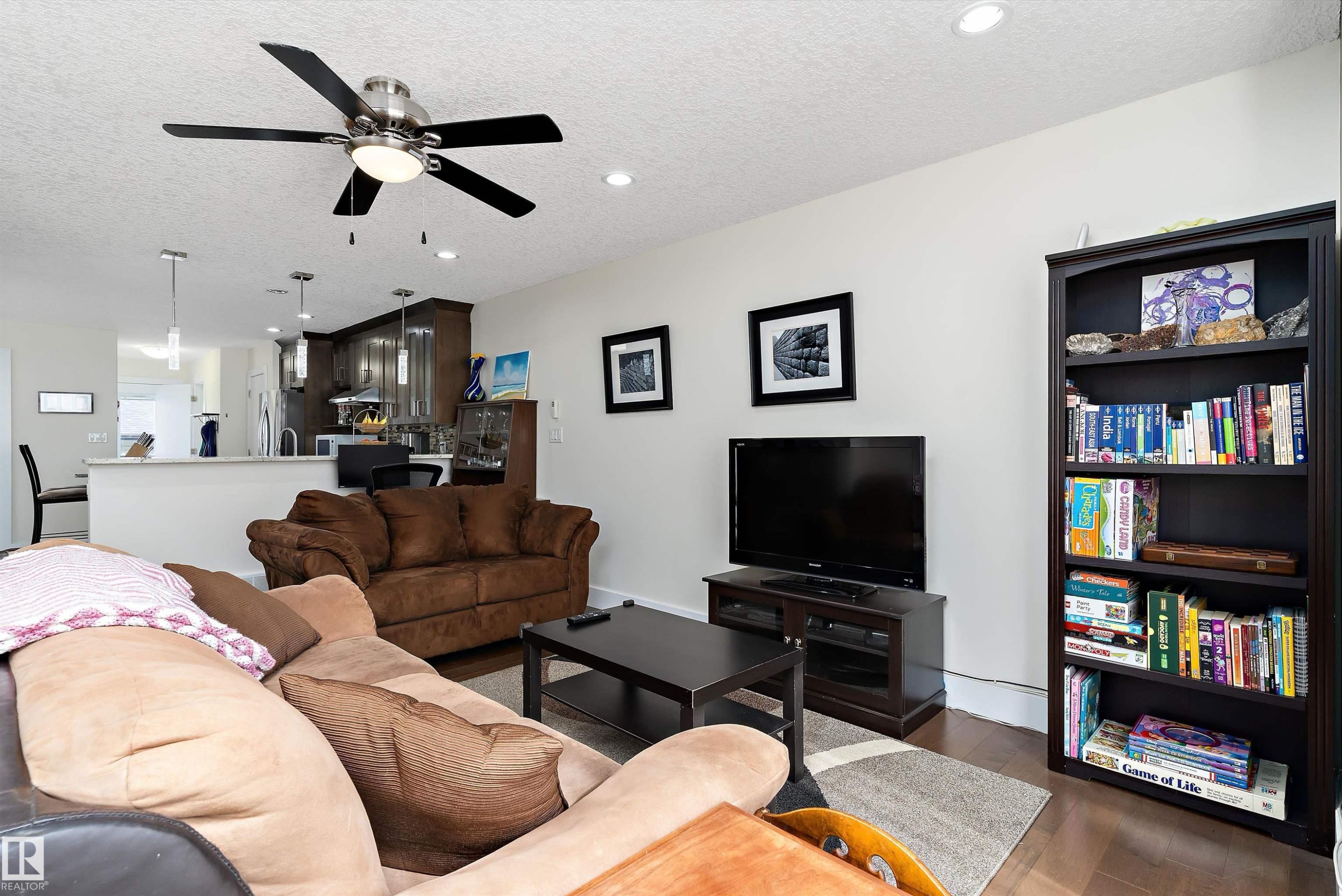 8148 77 Avenue, Edmonton, AB - Indoor Photo Showing Living Room
