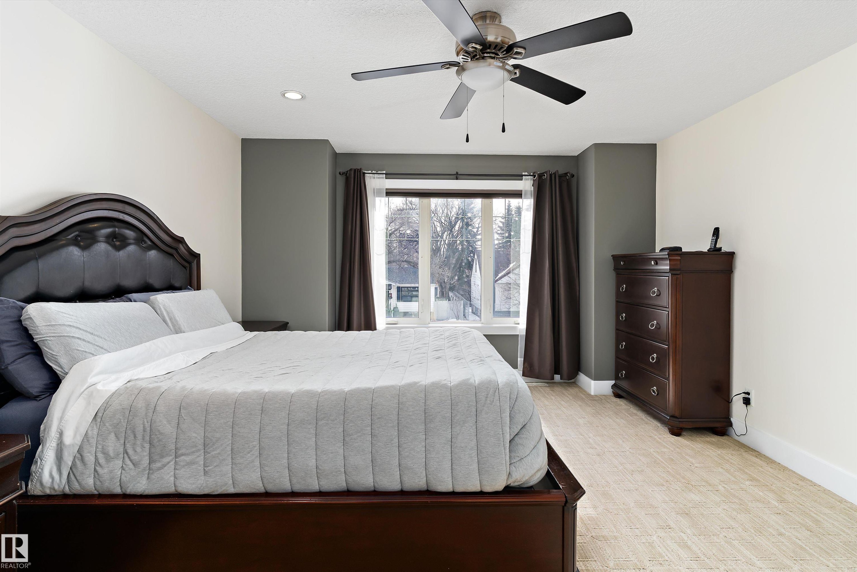 8148 77 Avenue, Edmonton, AB - Indoor Photo Showing Bedroom