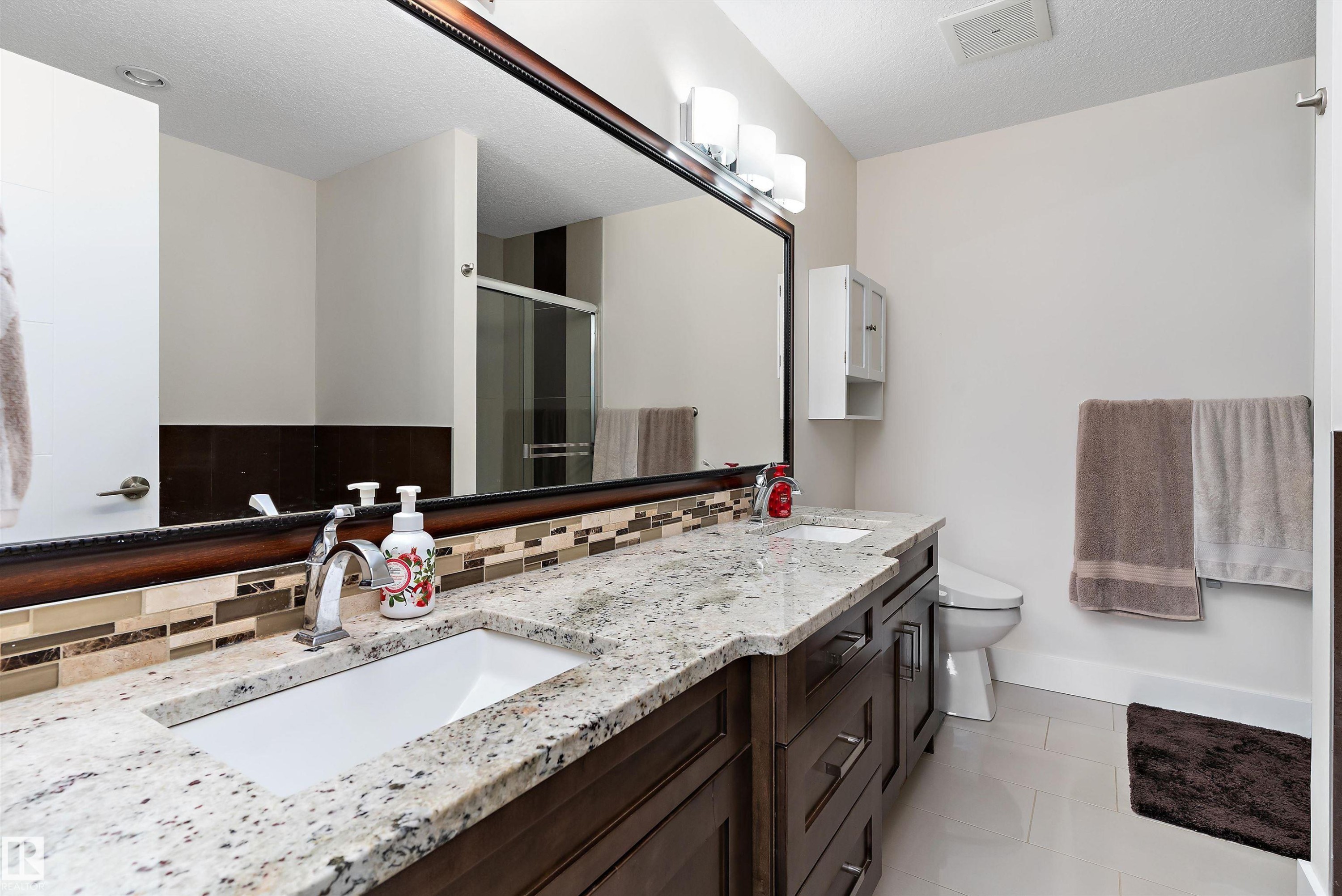 8148 77 Avenue, Edmonton, AB - Indoor Photo Showing Bathroom