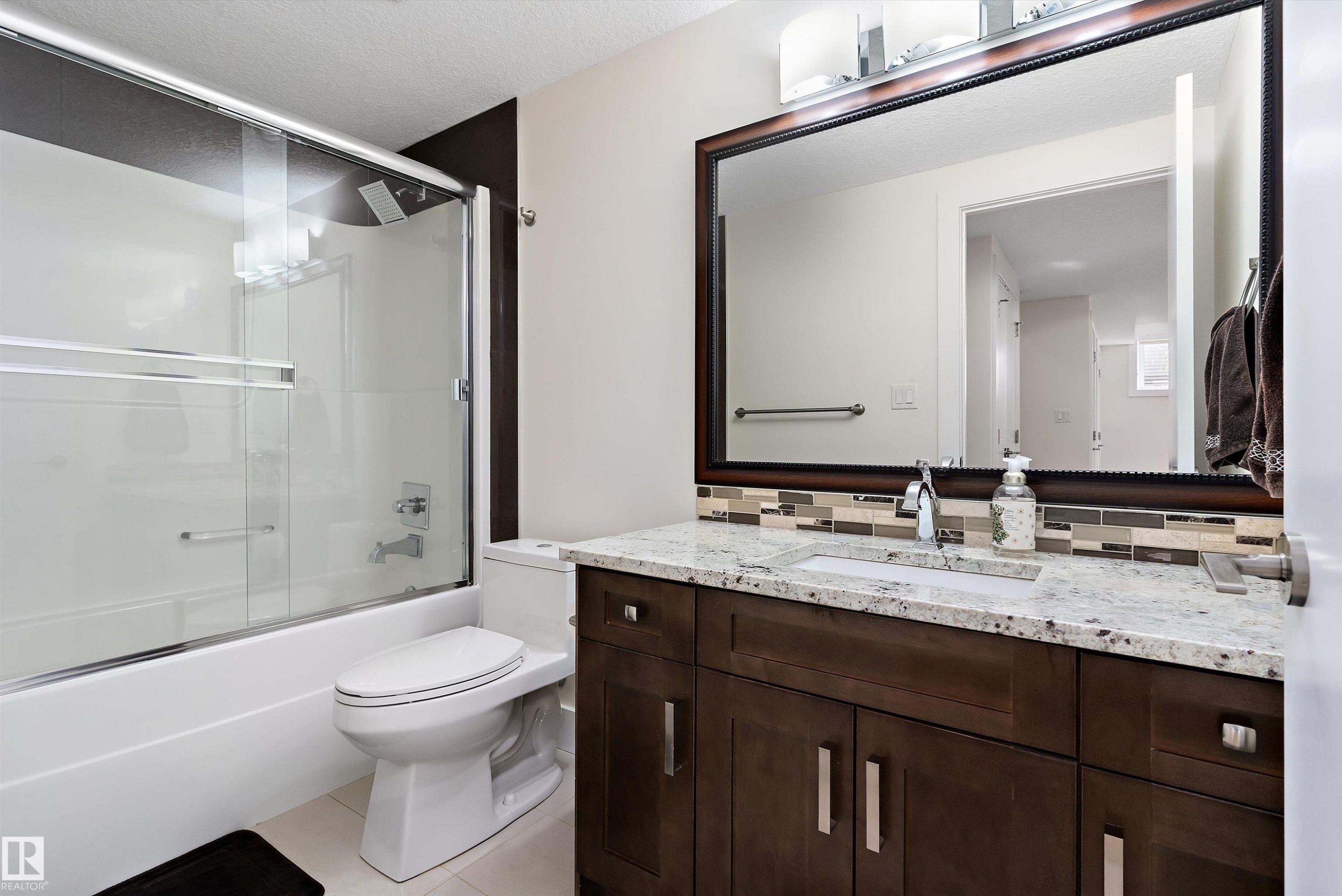 8148 77 Avenue, Edmonton, AB - Indoor Photo Showing Bathroom